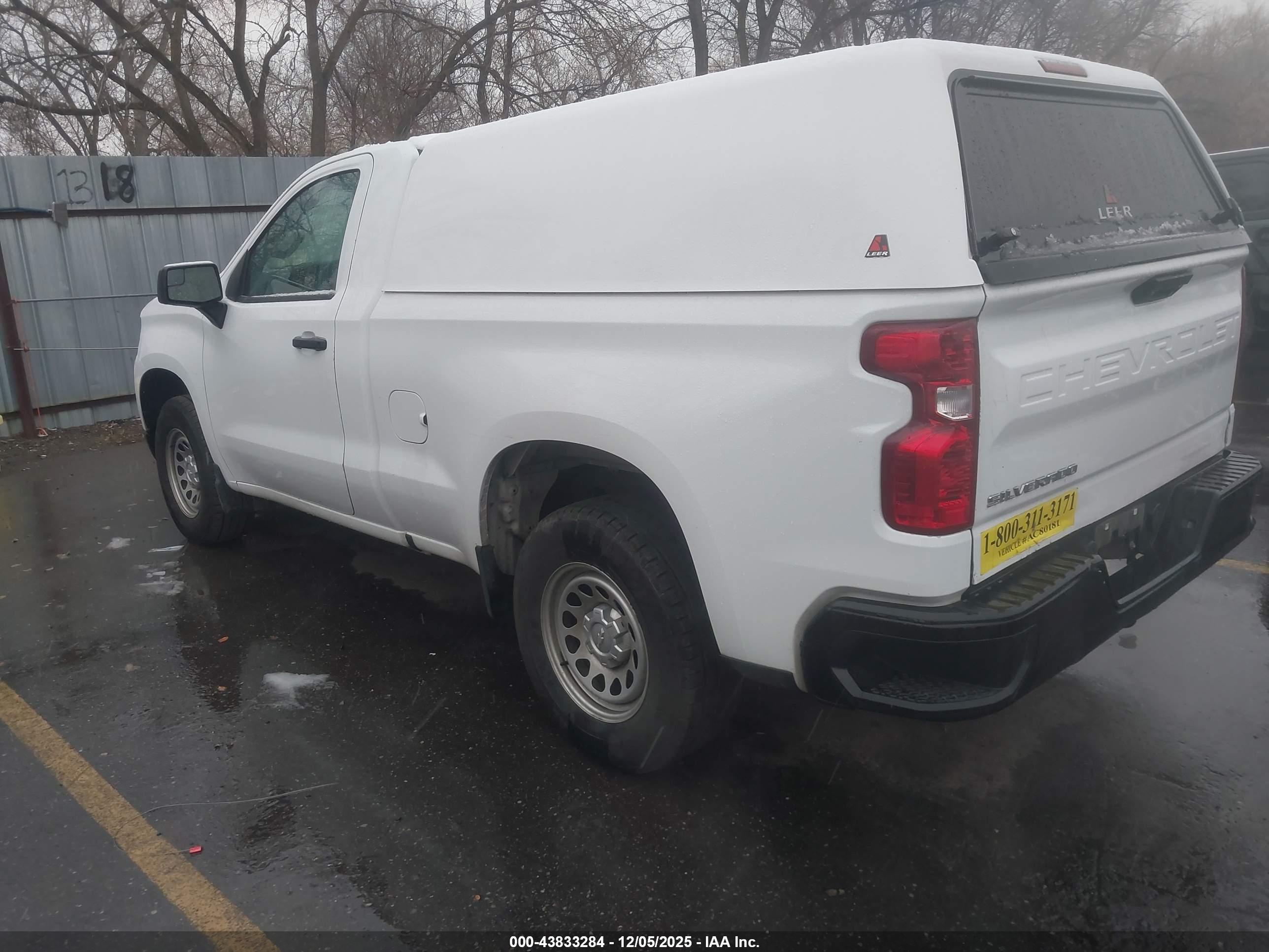 CHEVROLET SILVERADO image 3
