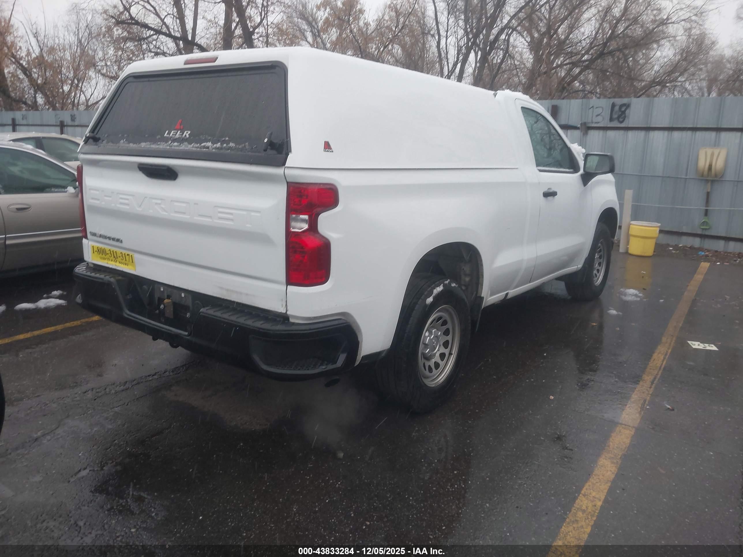 CHEVROLET SILVERADO image 4