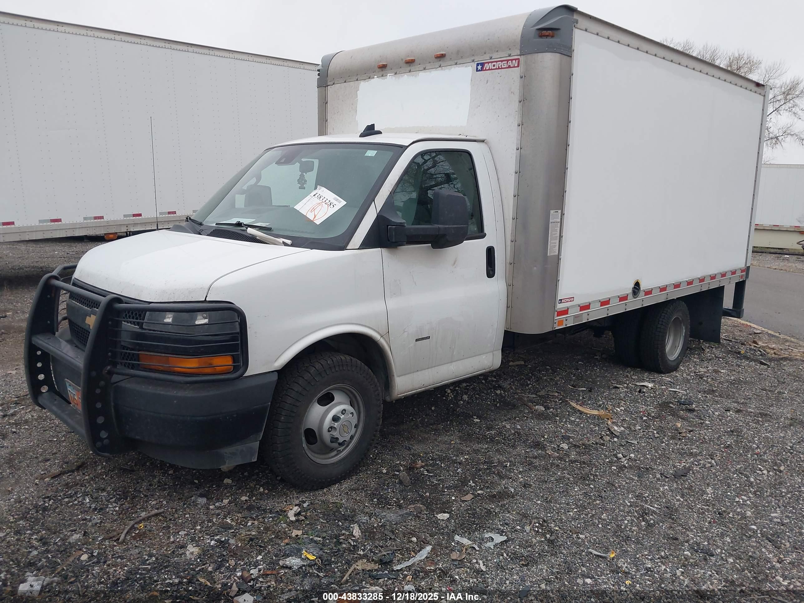 CHEVROLET EXPRESS image 2