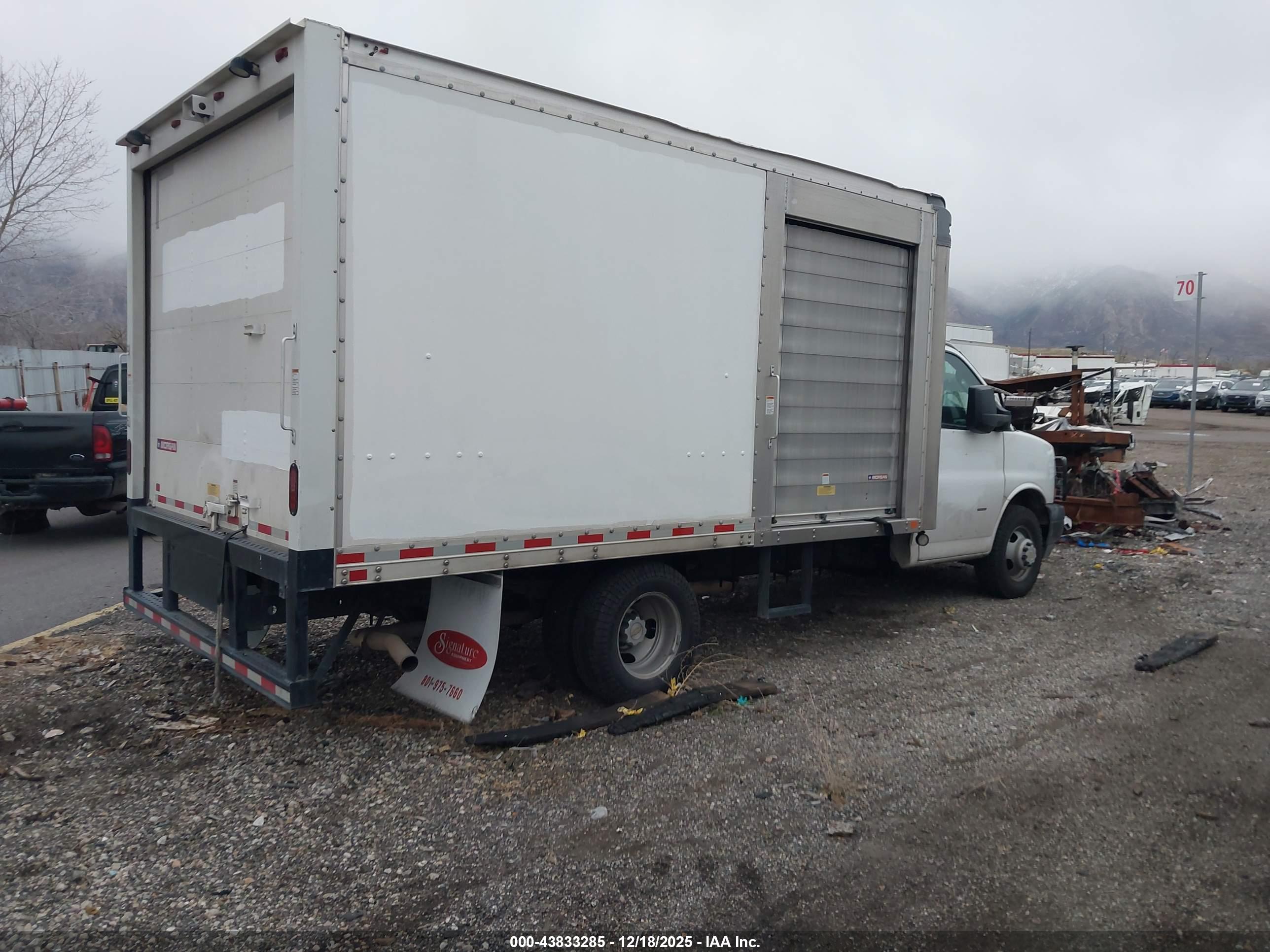 CHEVROLET EXPRESS image 4