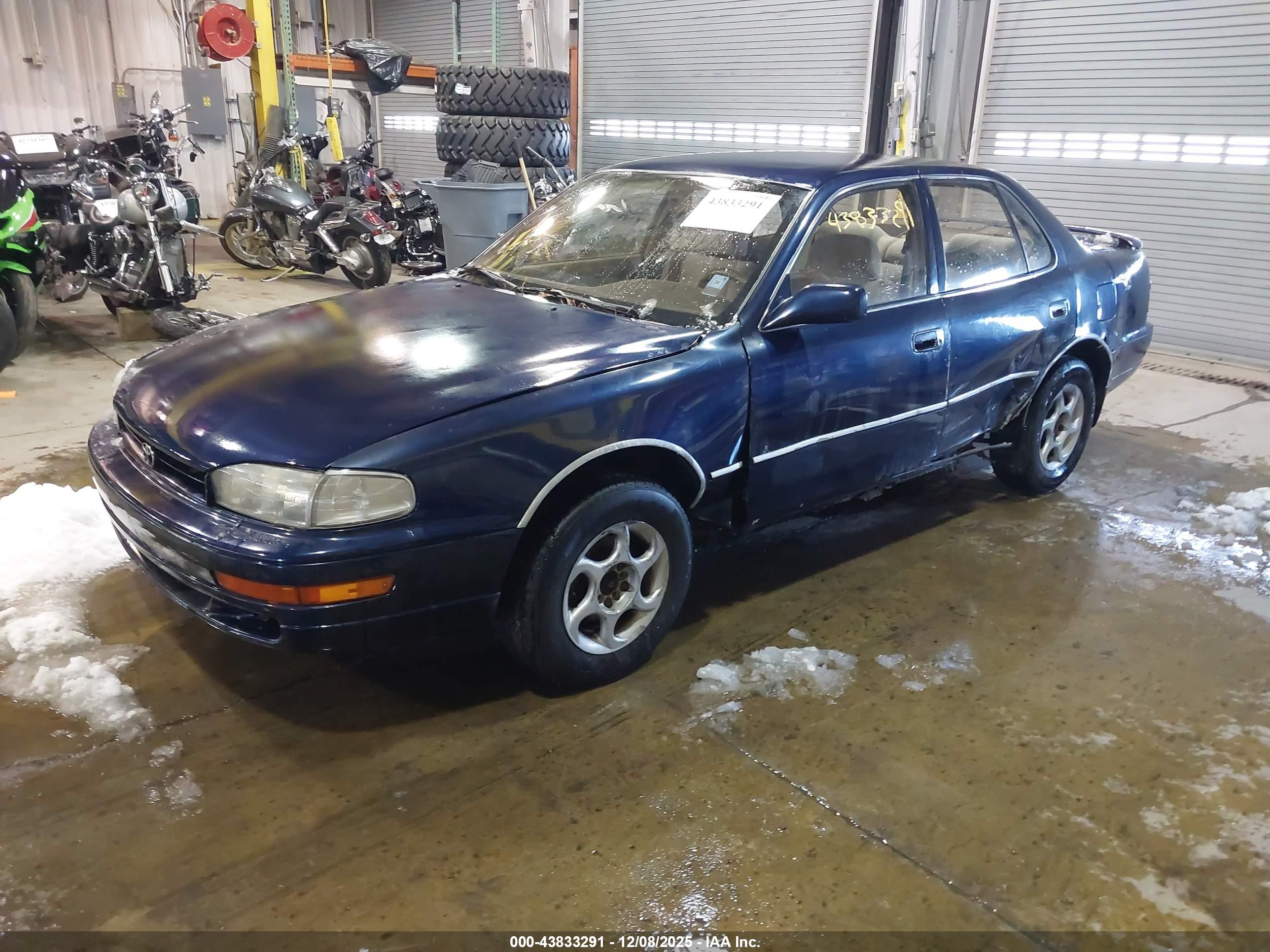 TOYOTA CAMRY image 2
