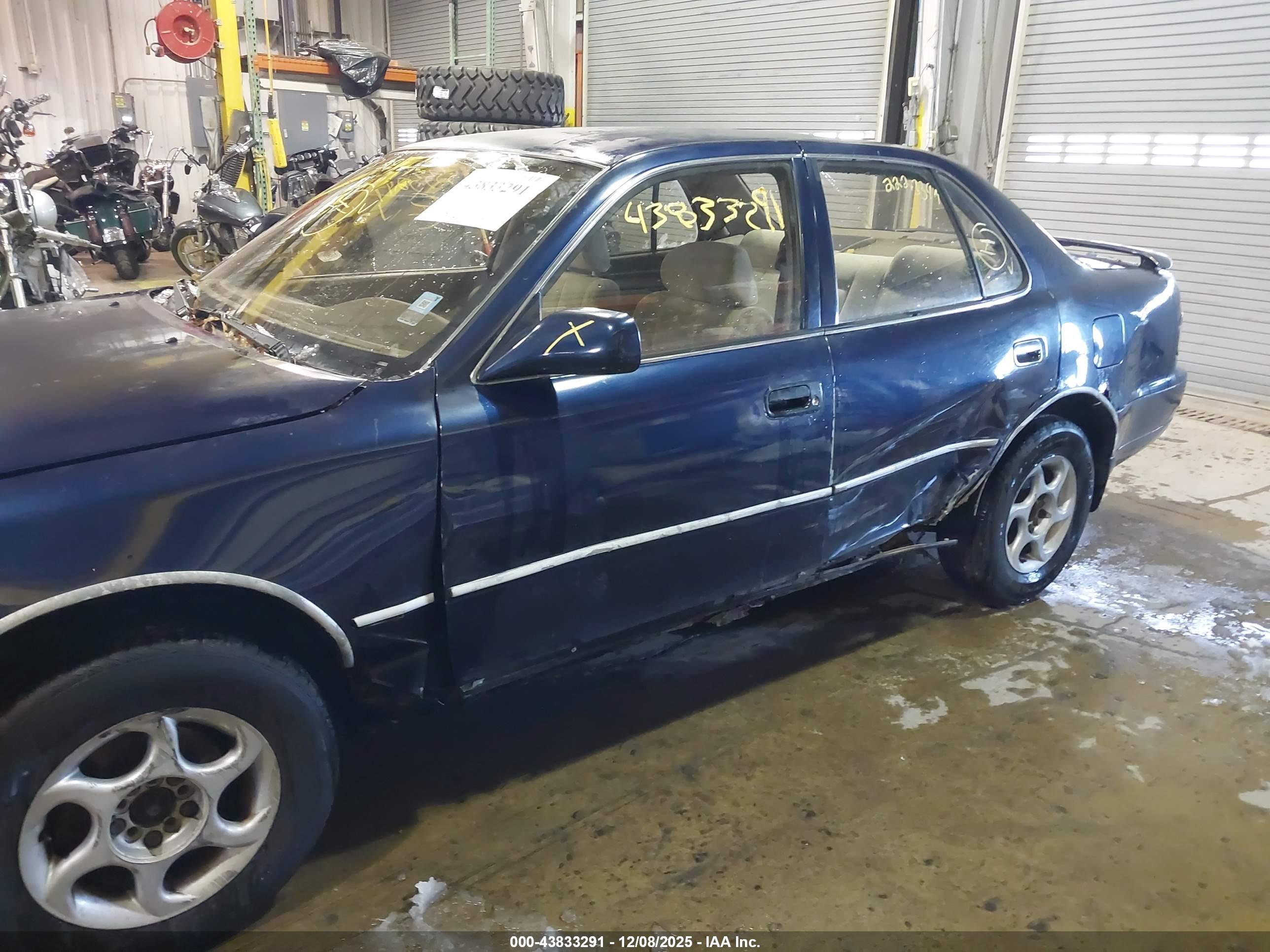 TOYOTA CAMRY image 6