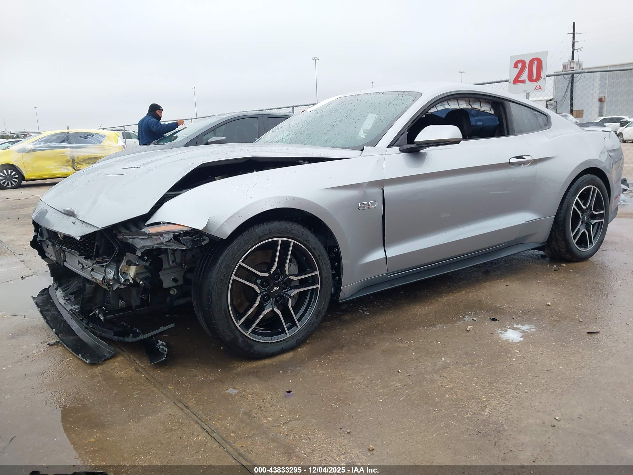 FORD MUSTANG image 2