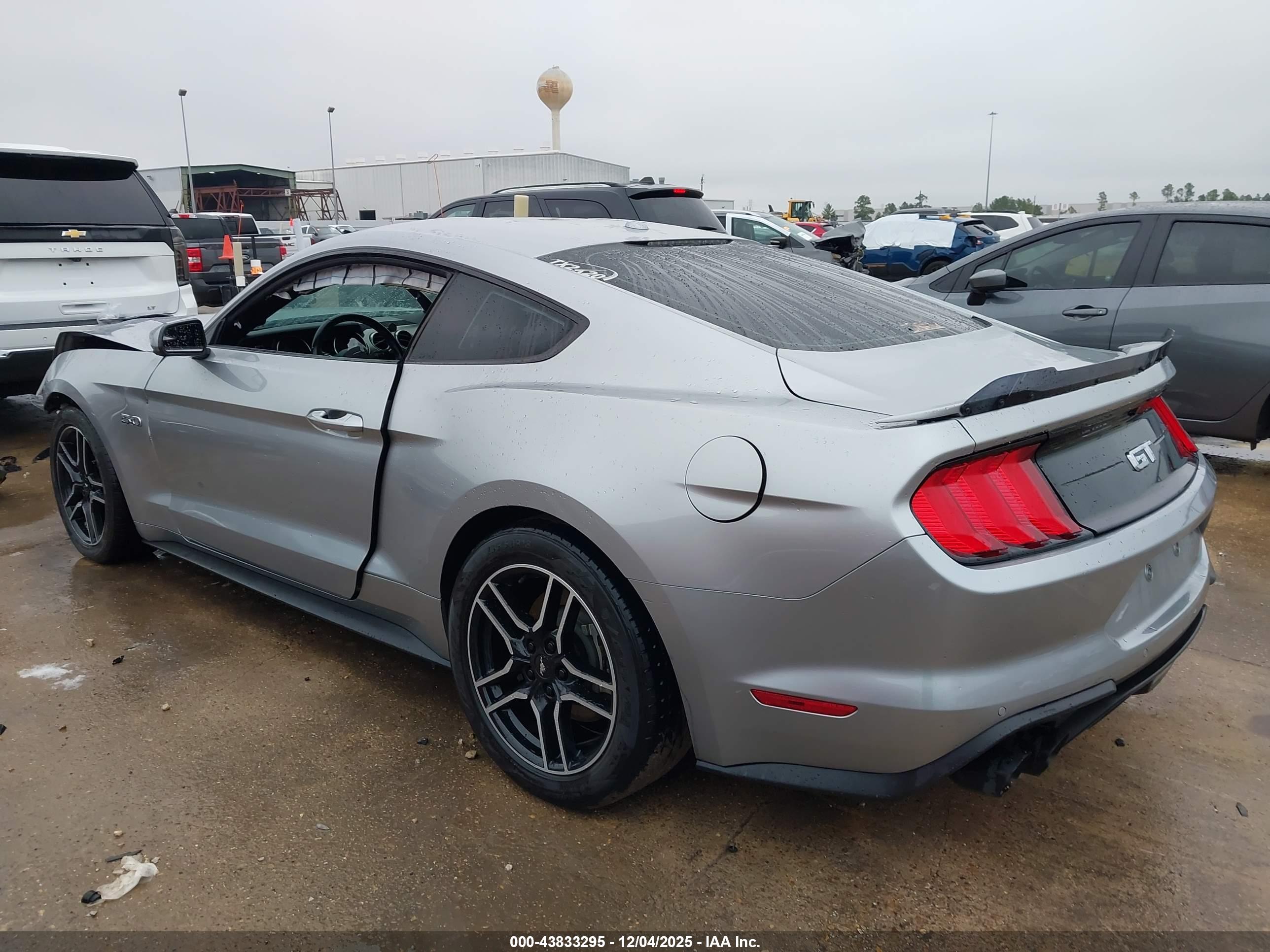 FORD MUSTANG image 3