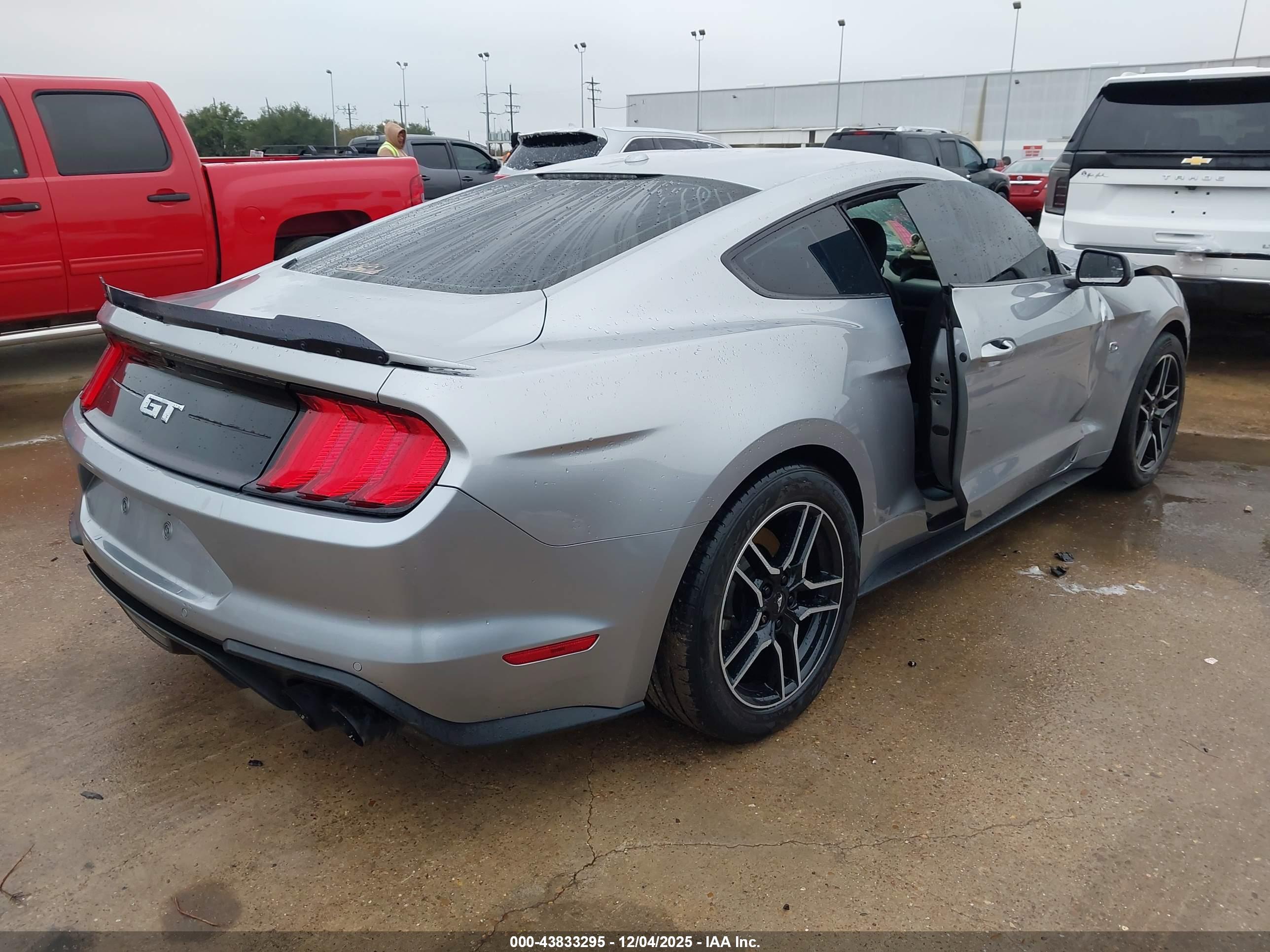 FORD MUSTANG image 4