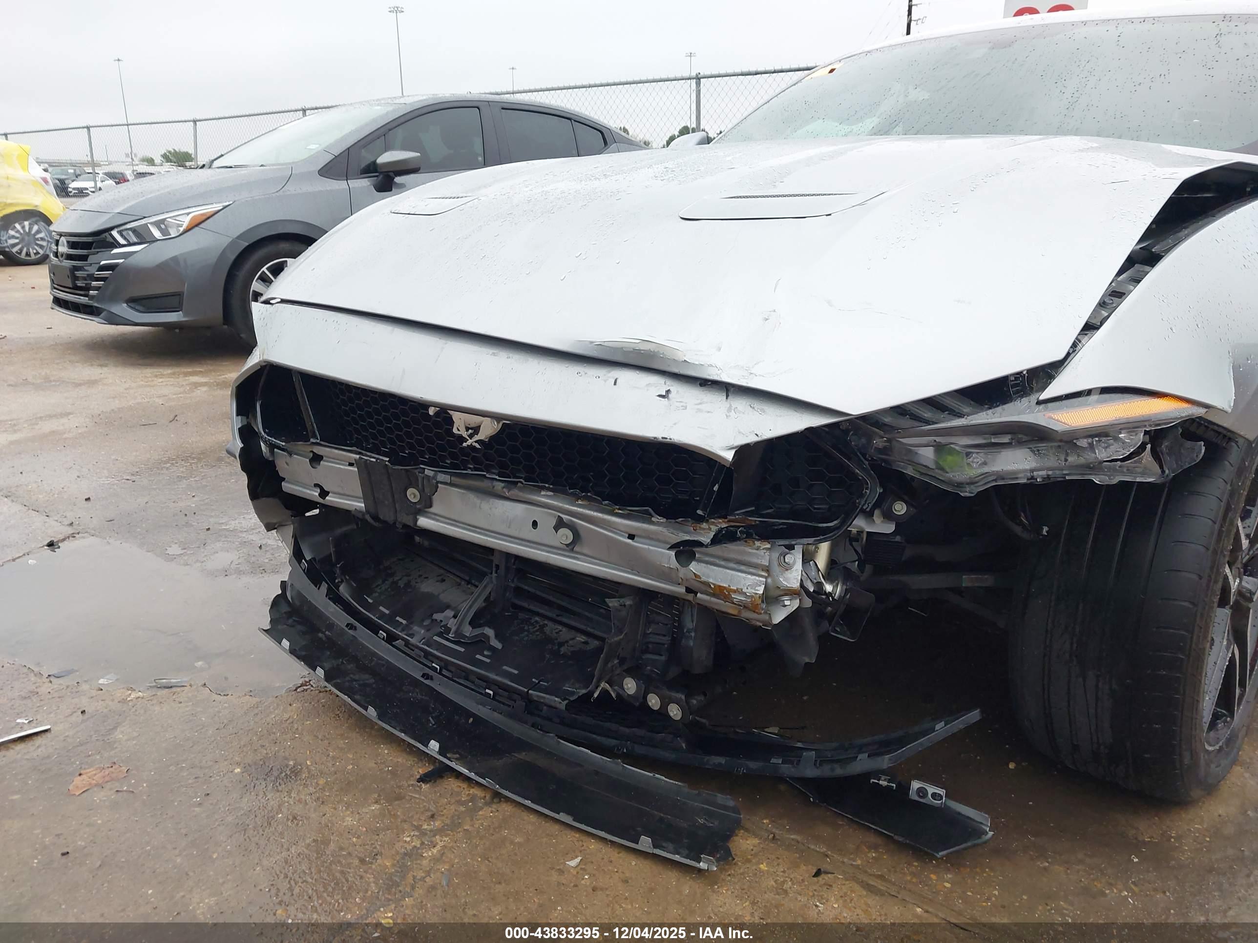 FORD MUSTANG image 6