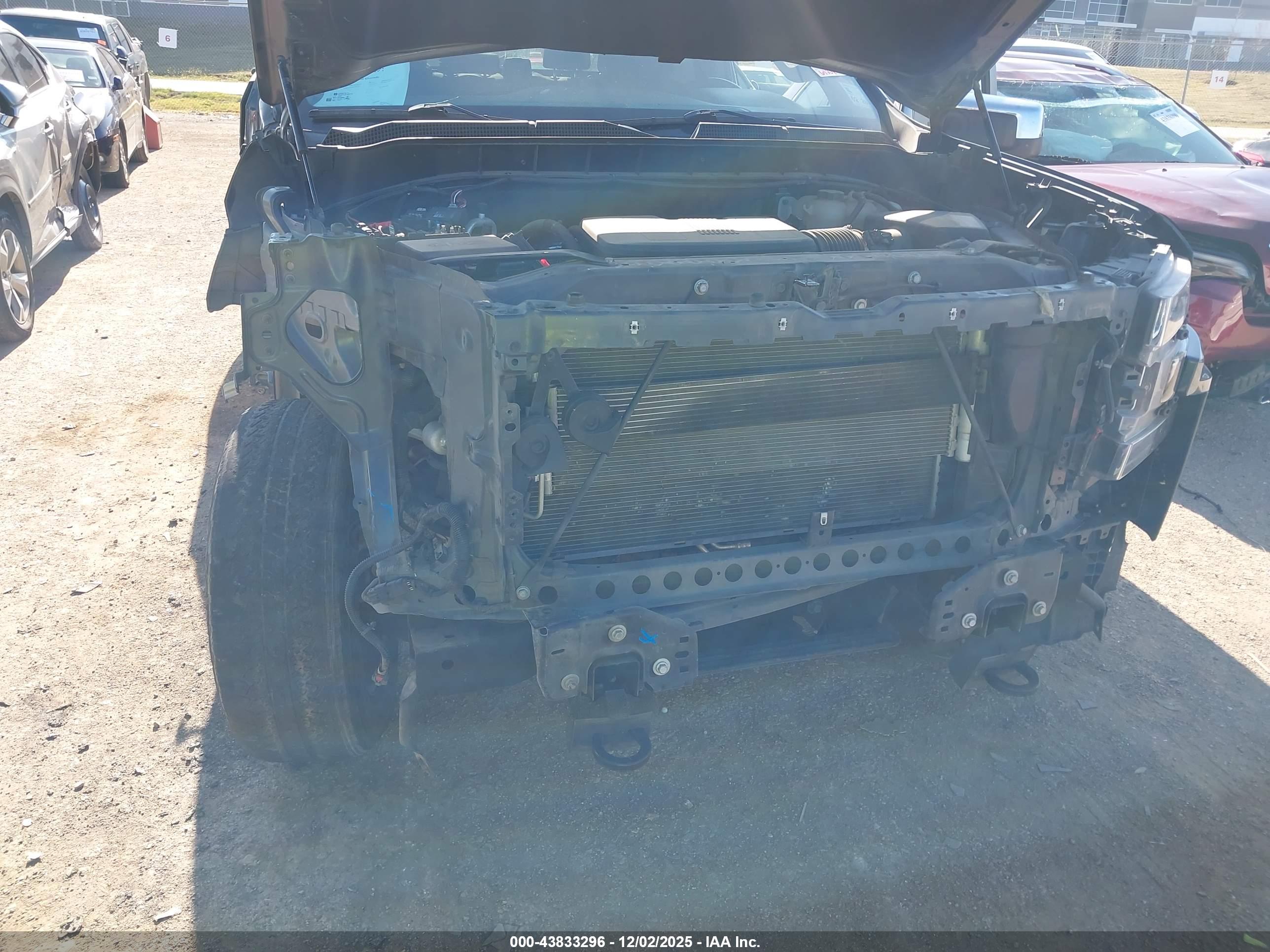 CHEVROLET SILVERADO image 6
