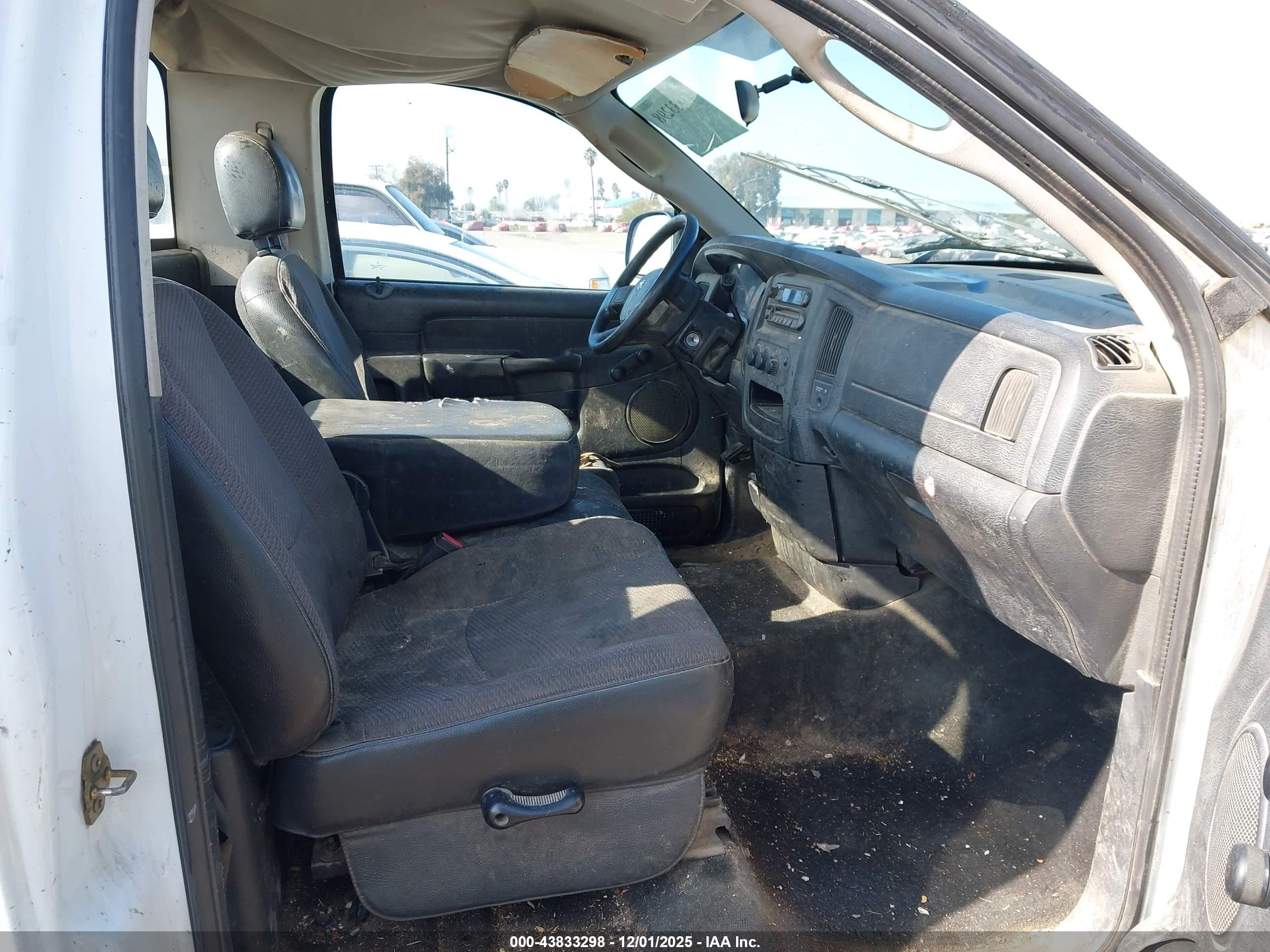 DODGE RAM image 8