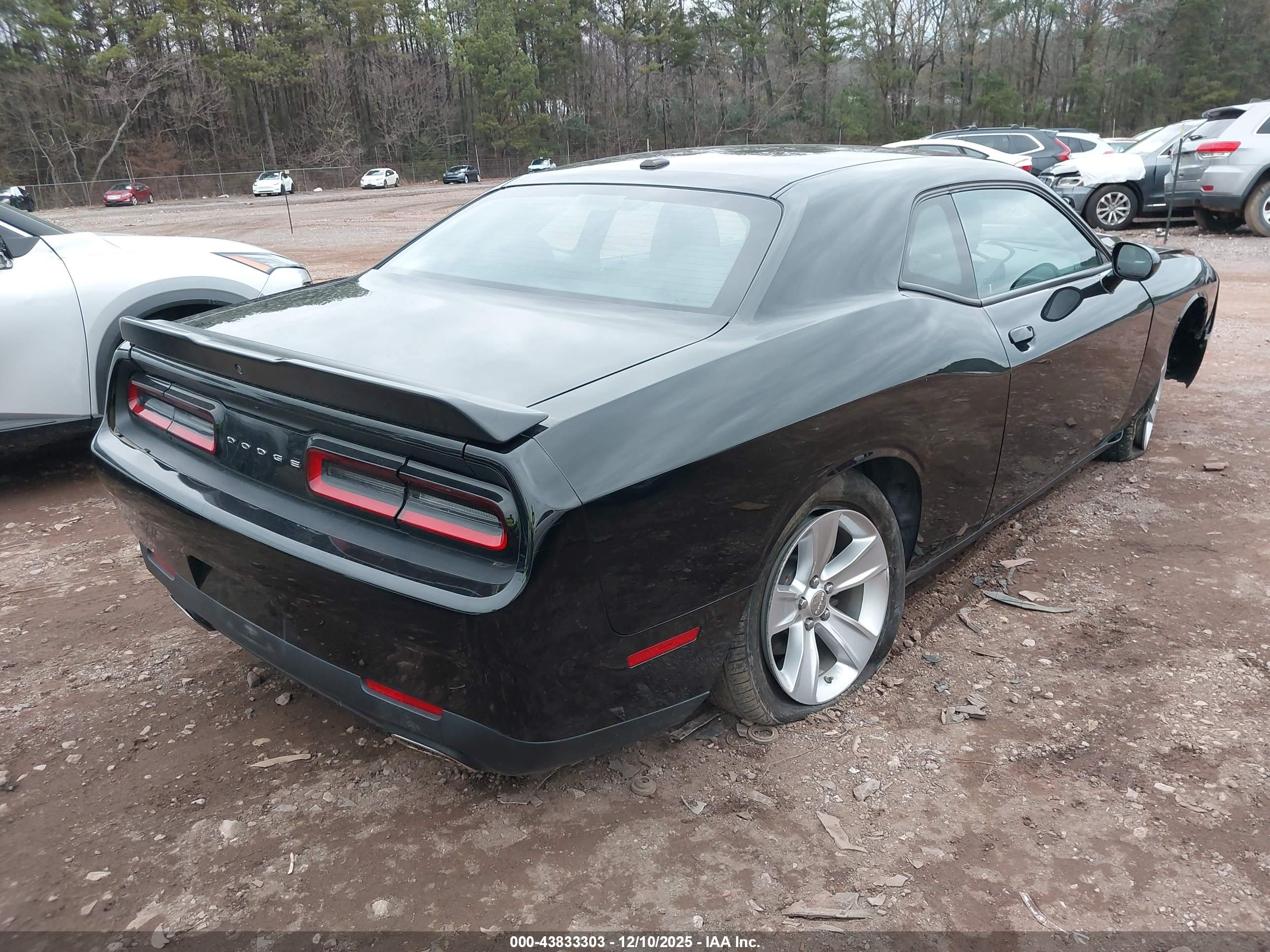 DODGE CHALLENGER image 4