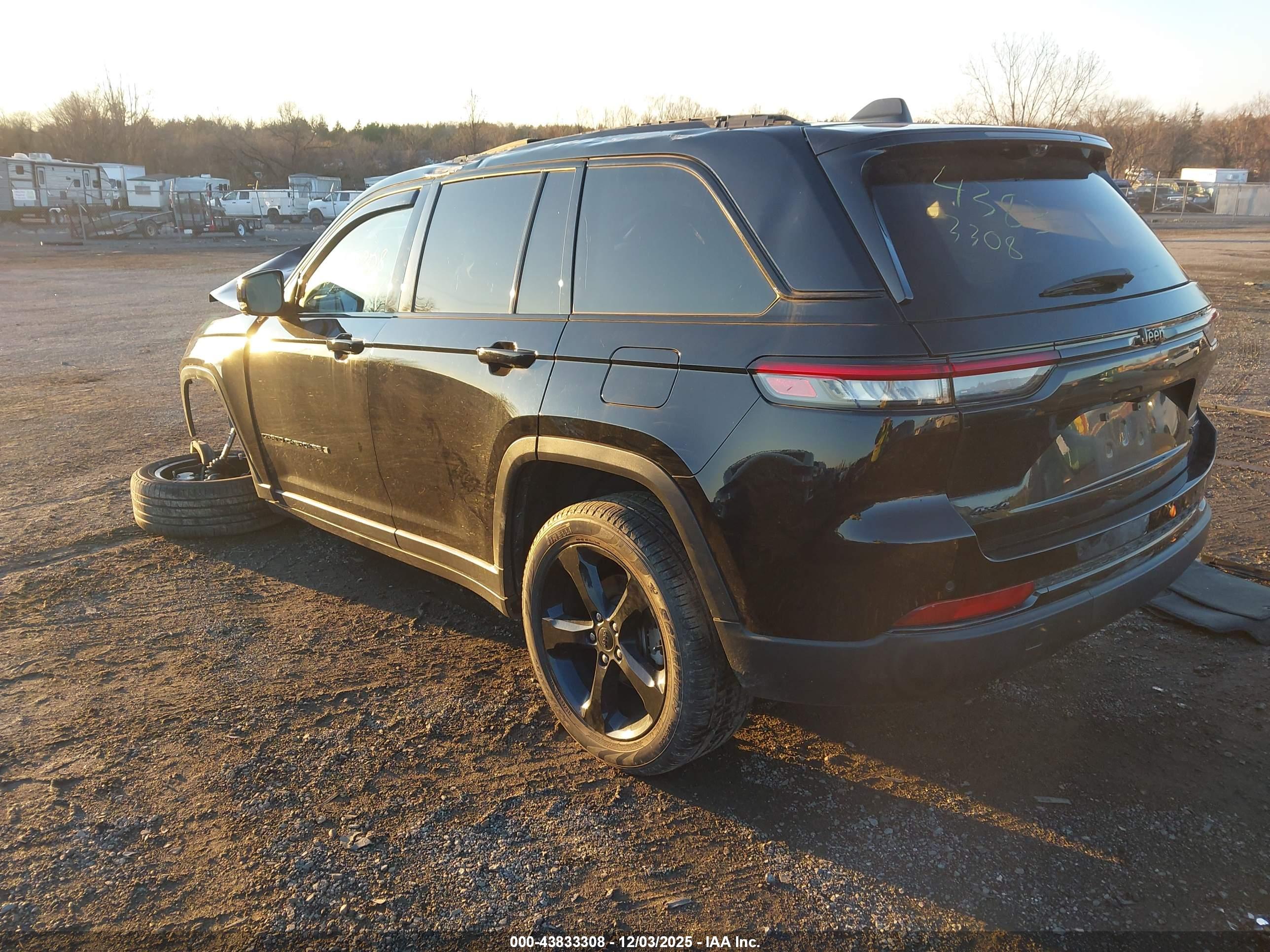 JEEP GRAND image 3
