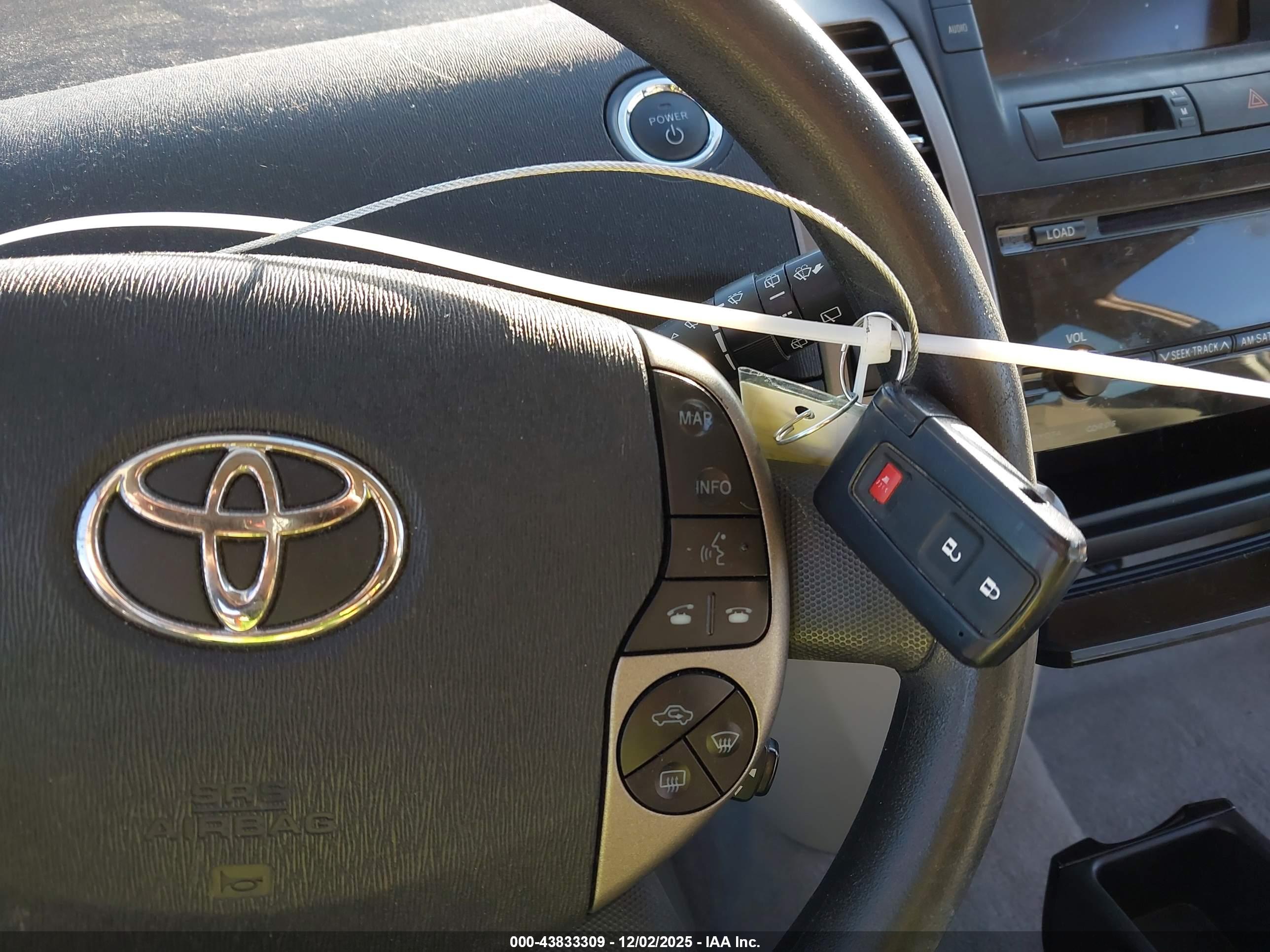 TOYOTA PRIUS image 11