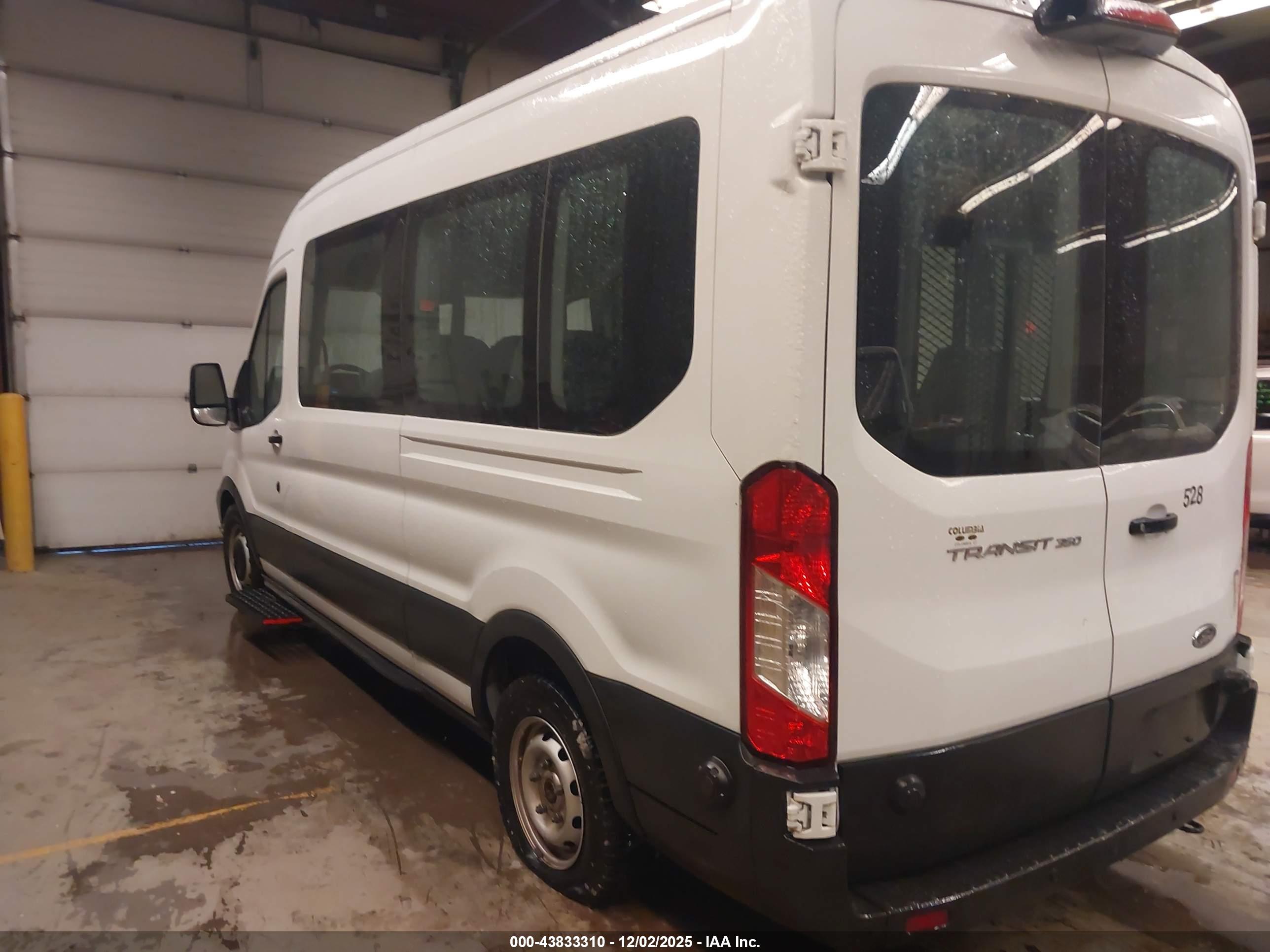 FORD TRANSIT-350 image 3