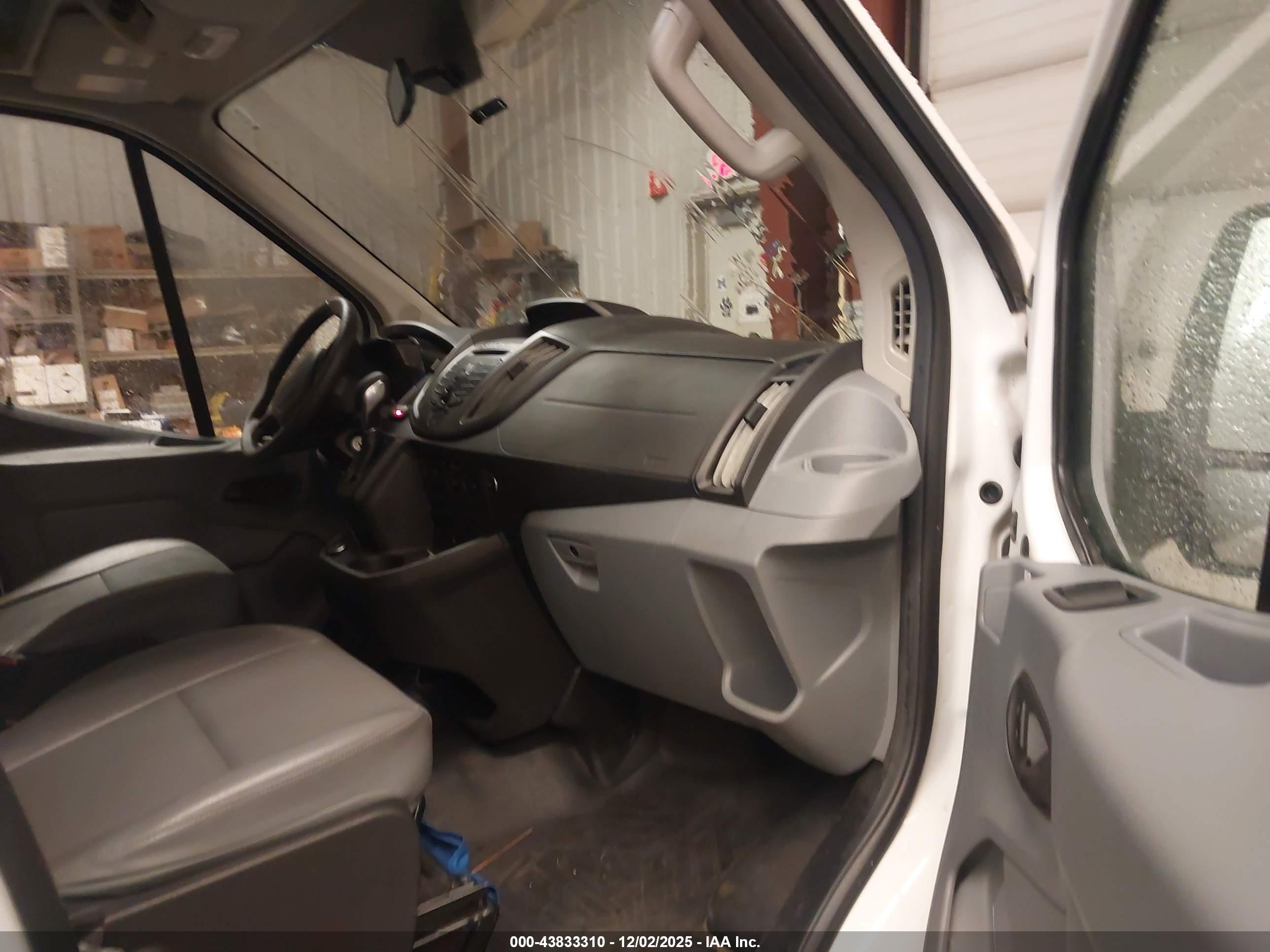 FORD TRANSIT-350 image 5