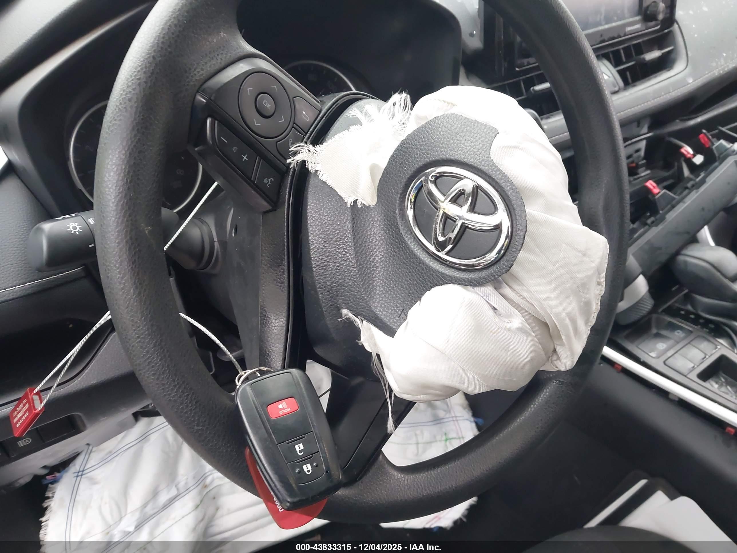 TOYOTA RAV4 image 11