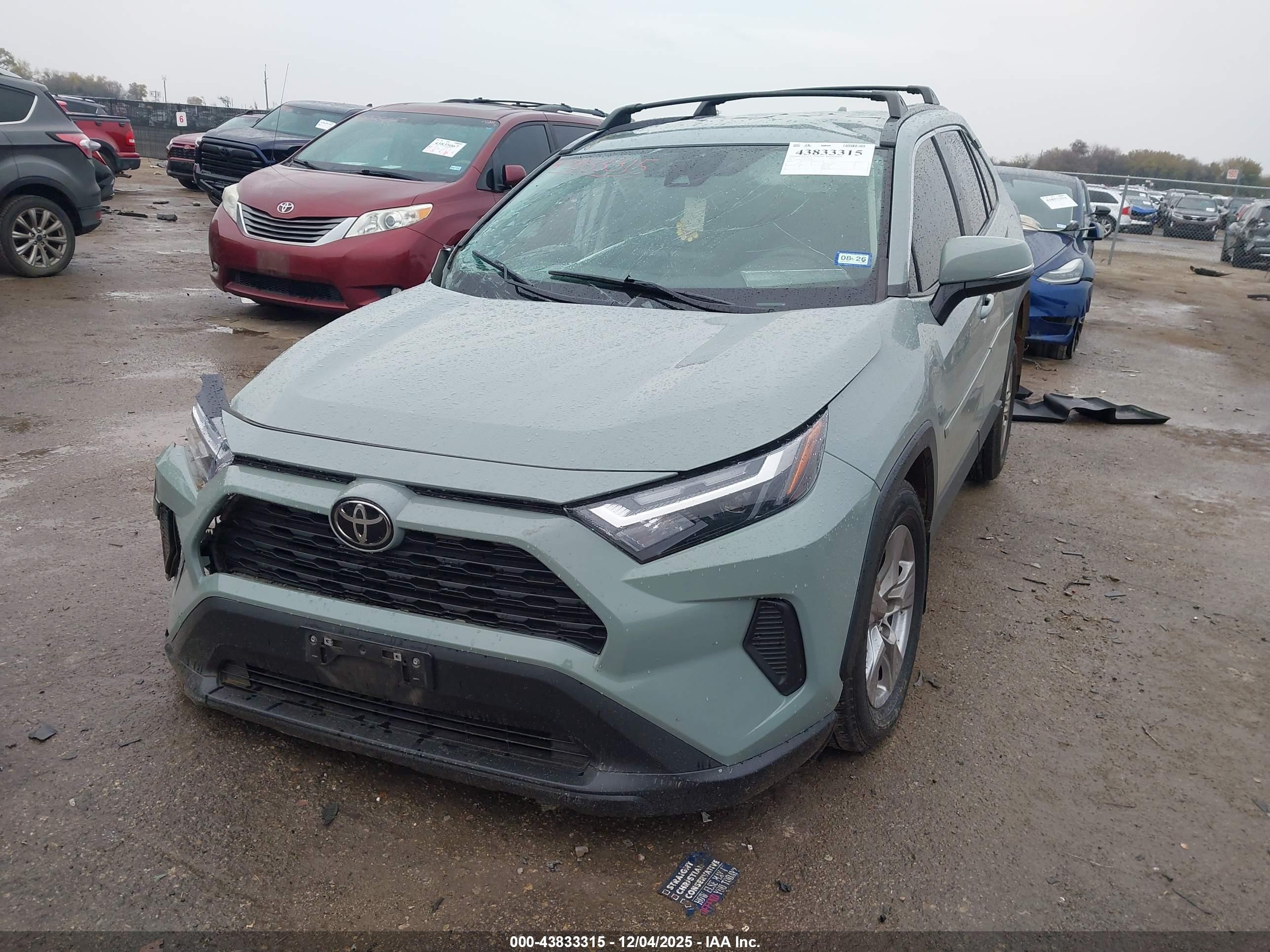 TOYOTA RAV4 image 2