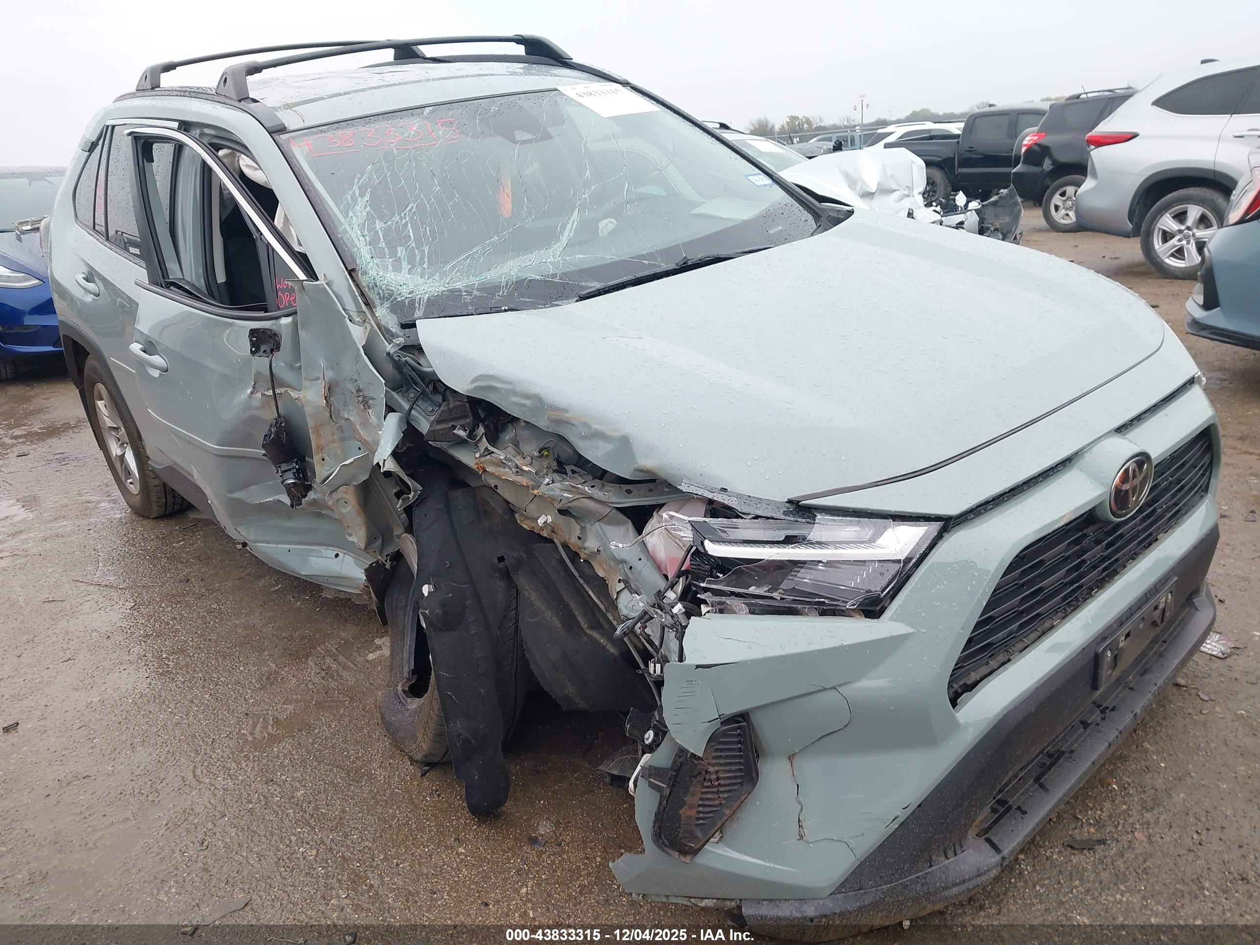 TOYOTA RAV4 image 6