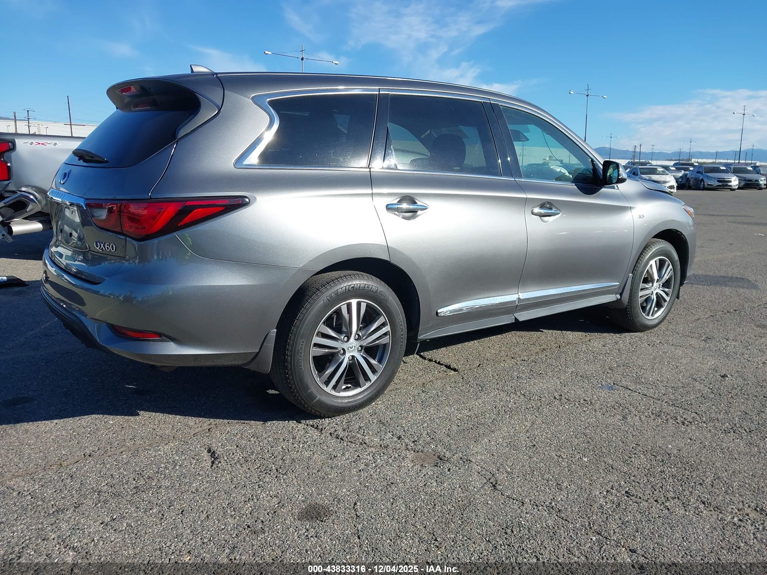 INFINITI QX60 image 4
