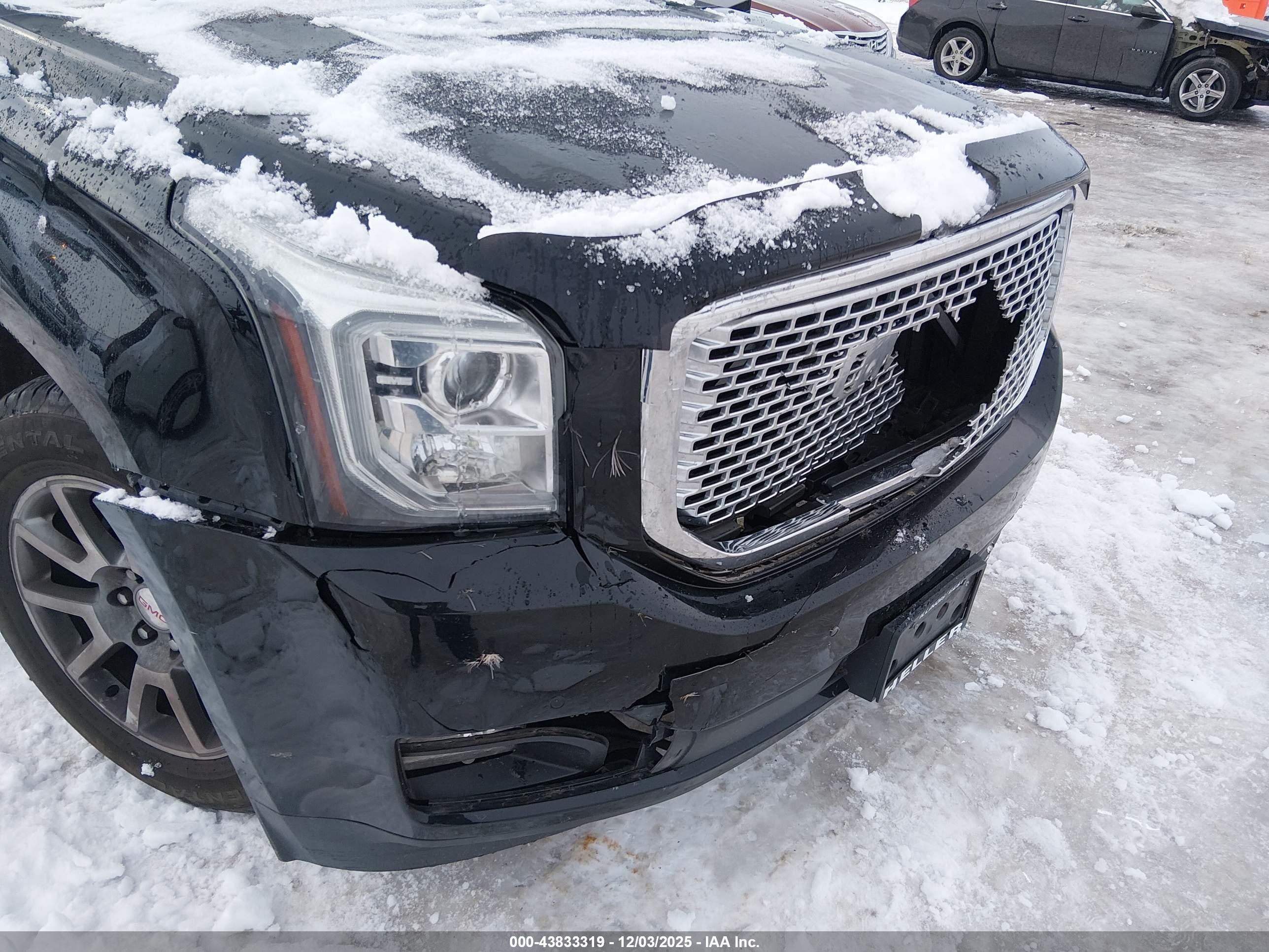 GMC YUKON image 6