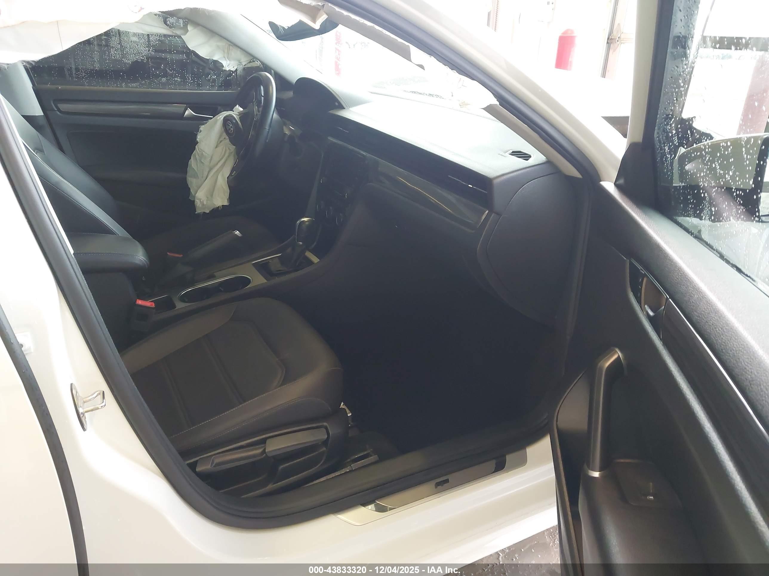 VOLKSWAGEN PASSAT image 5