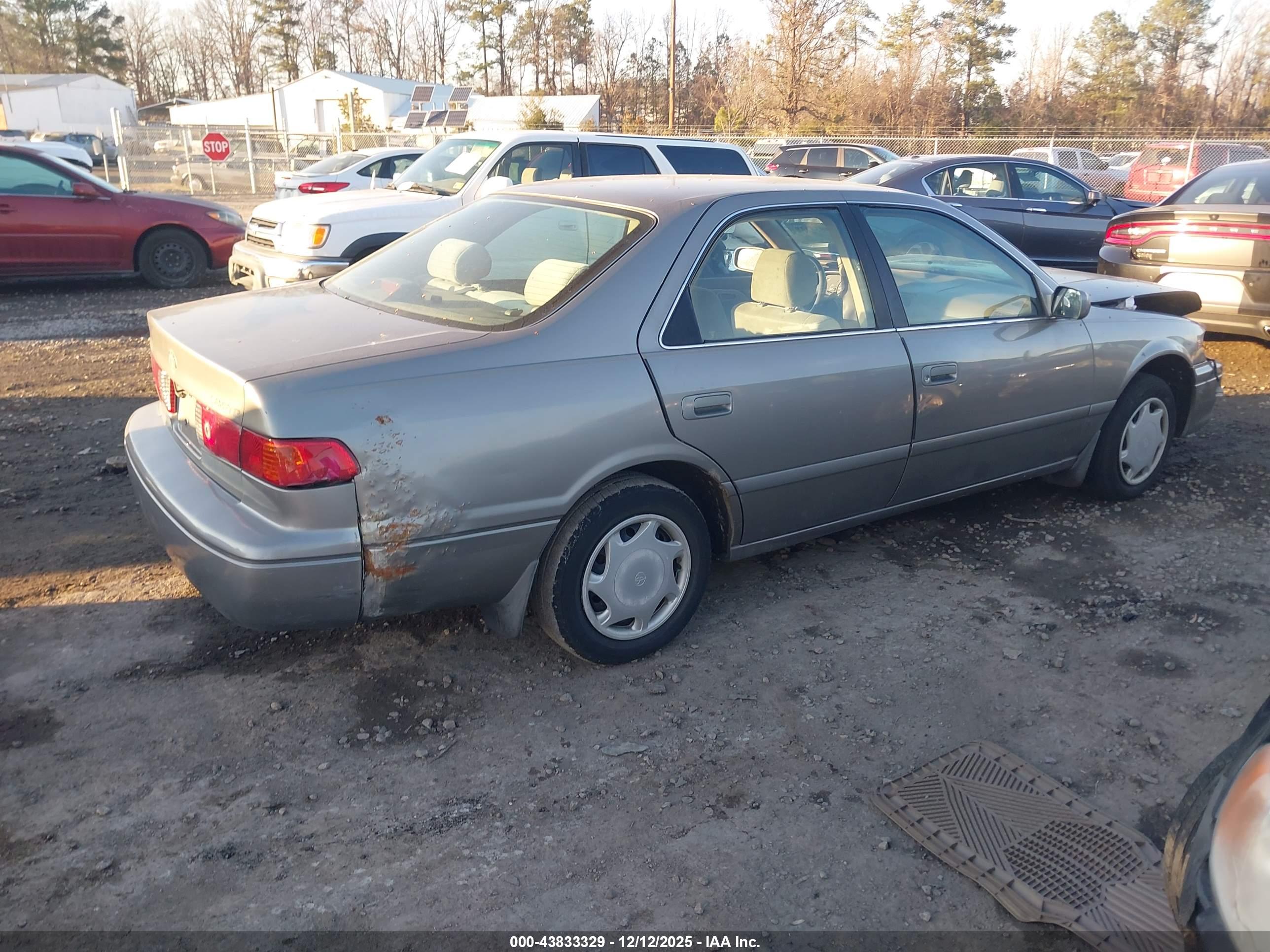 TOYOTA CAMRY image 4