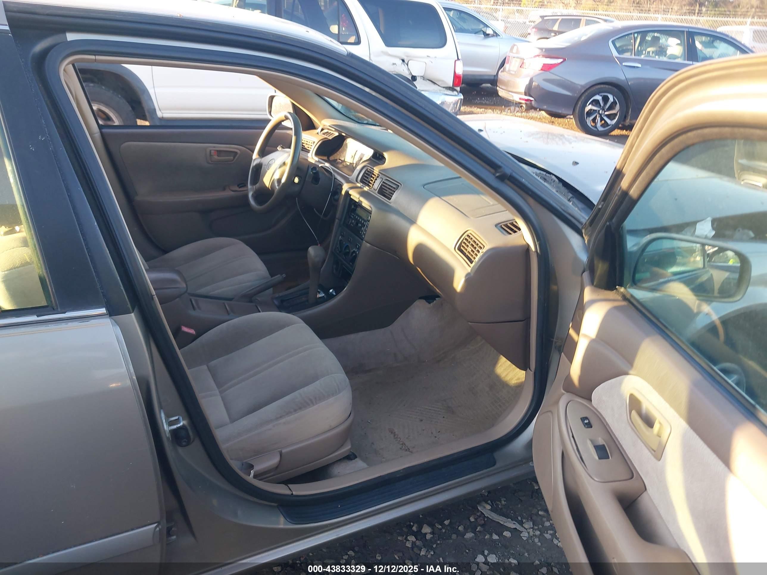 TOYOTA CAMRY image 5