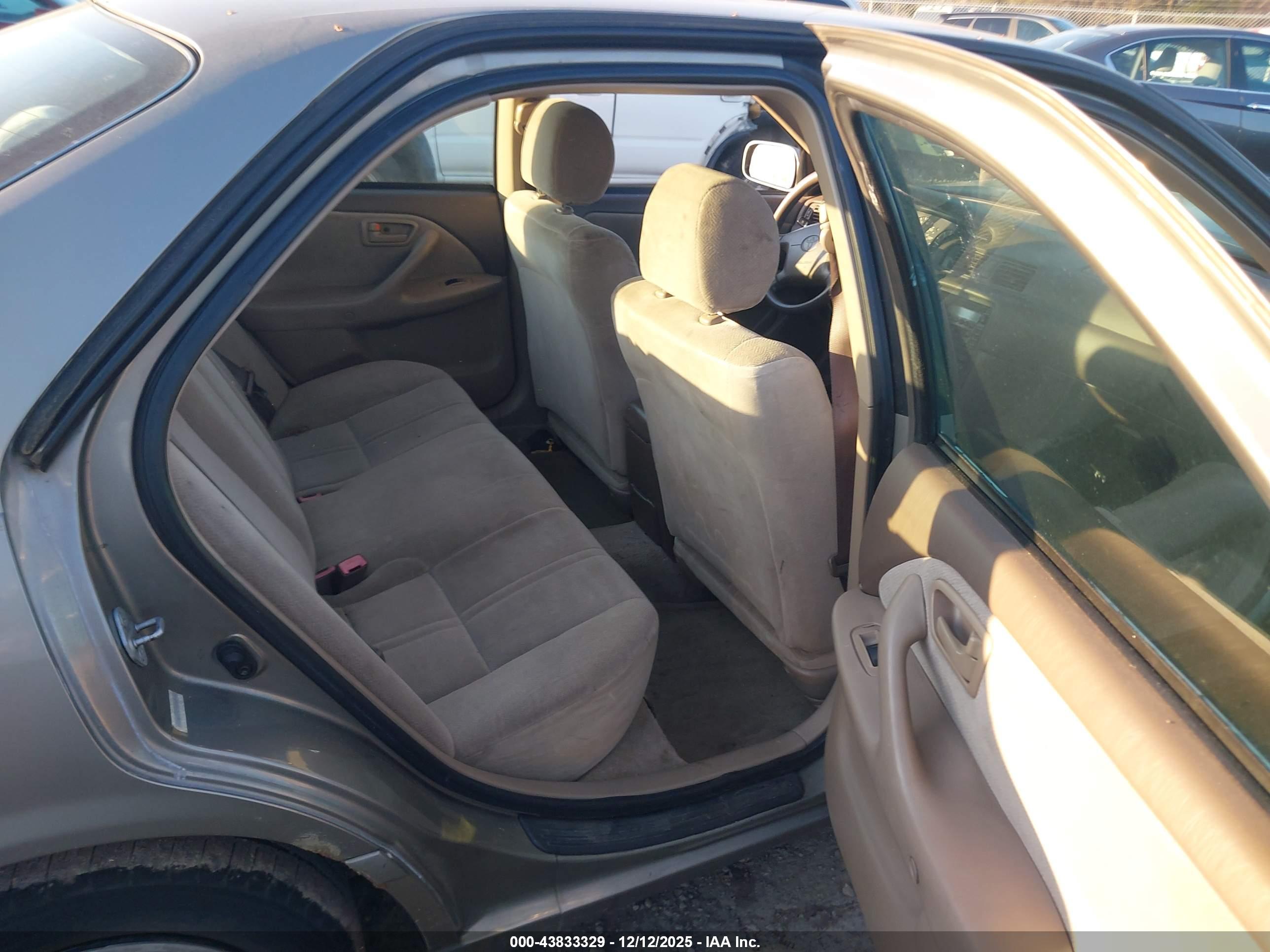 TOYOTA CAMRY image 8