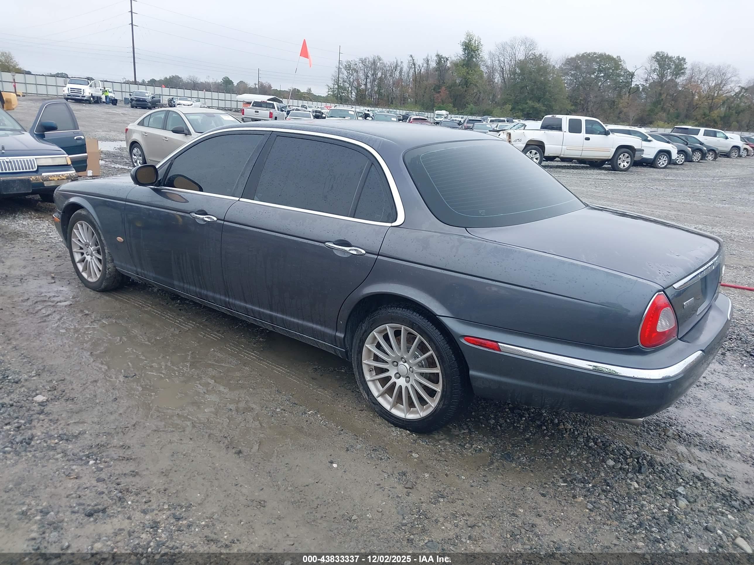 JAGUAR XJ image 3
