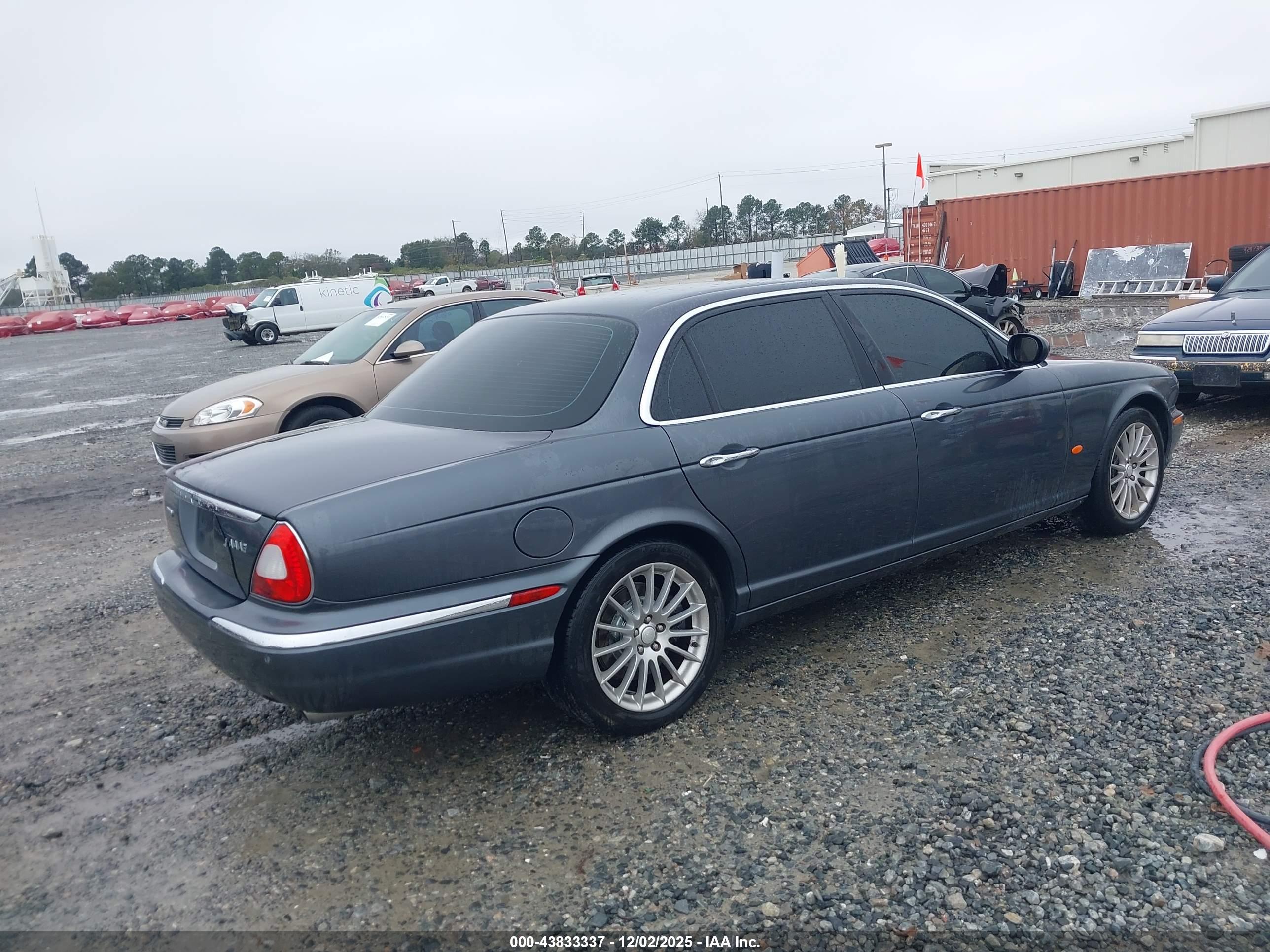 JAGUAR XJ image 4