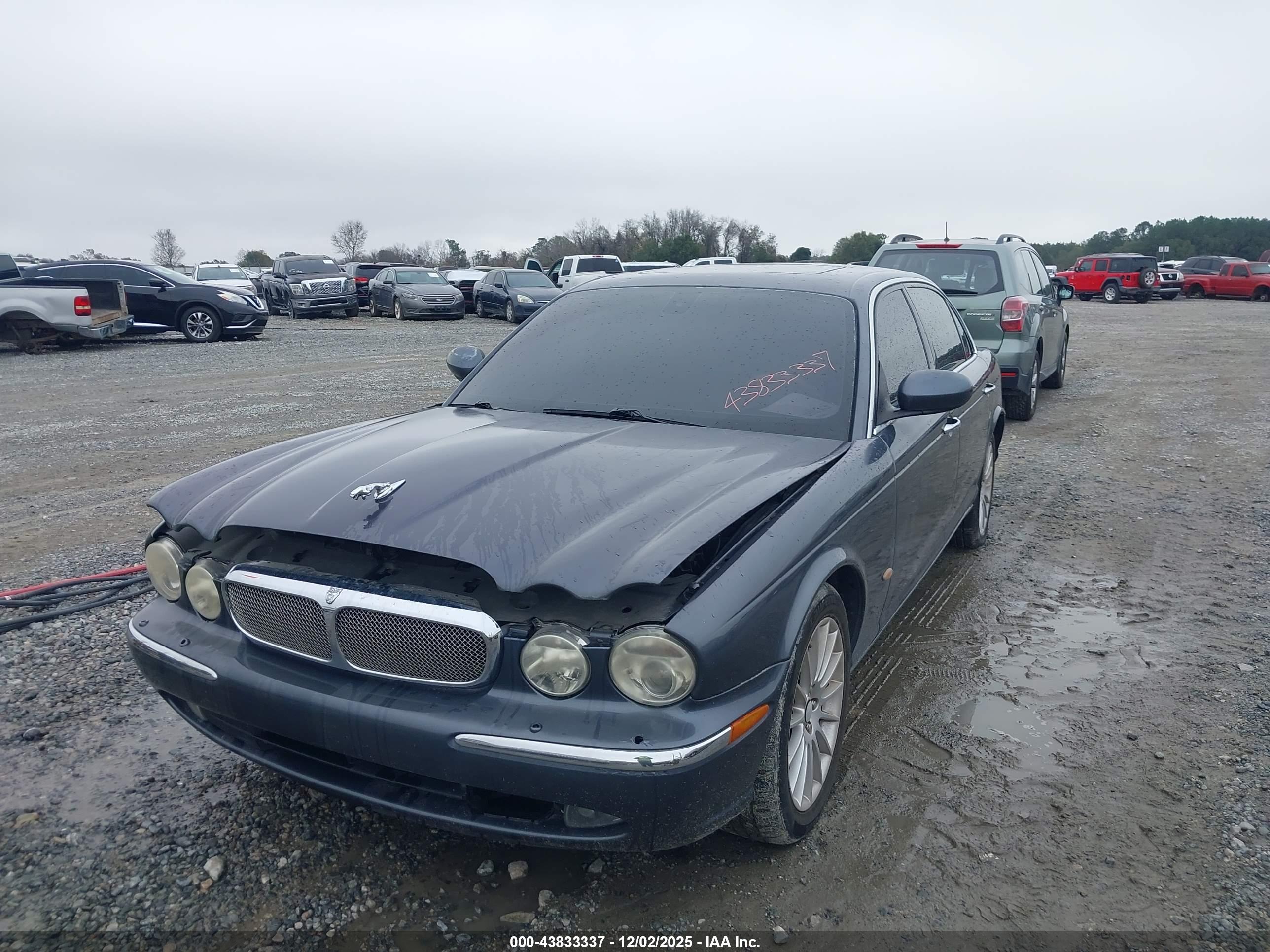 JAGUAR XJ image 6