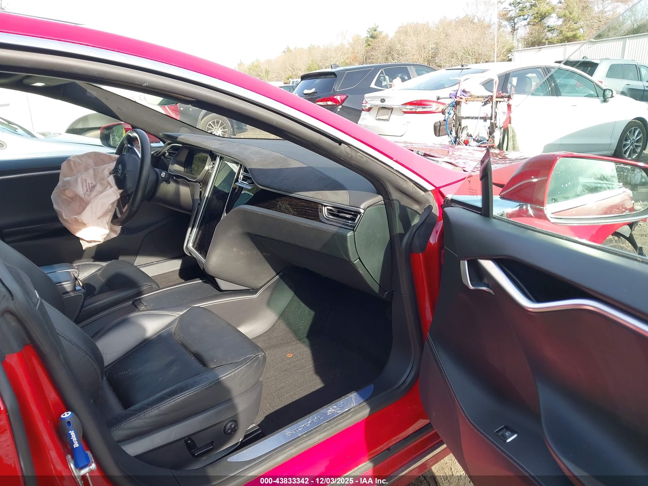 TESLA MODEL image 5