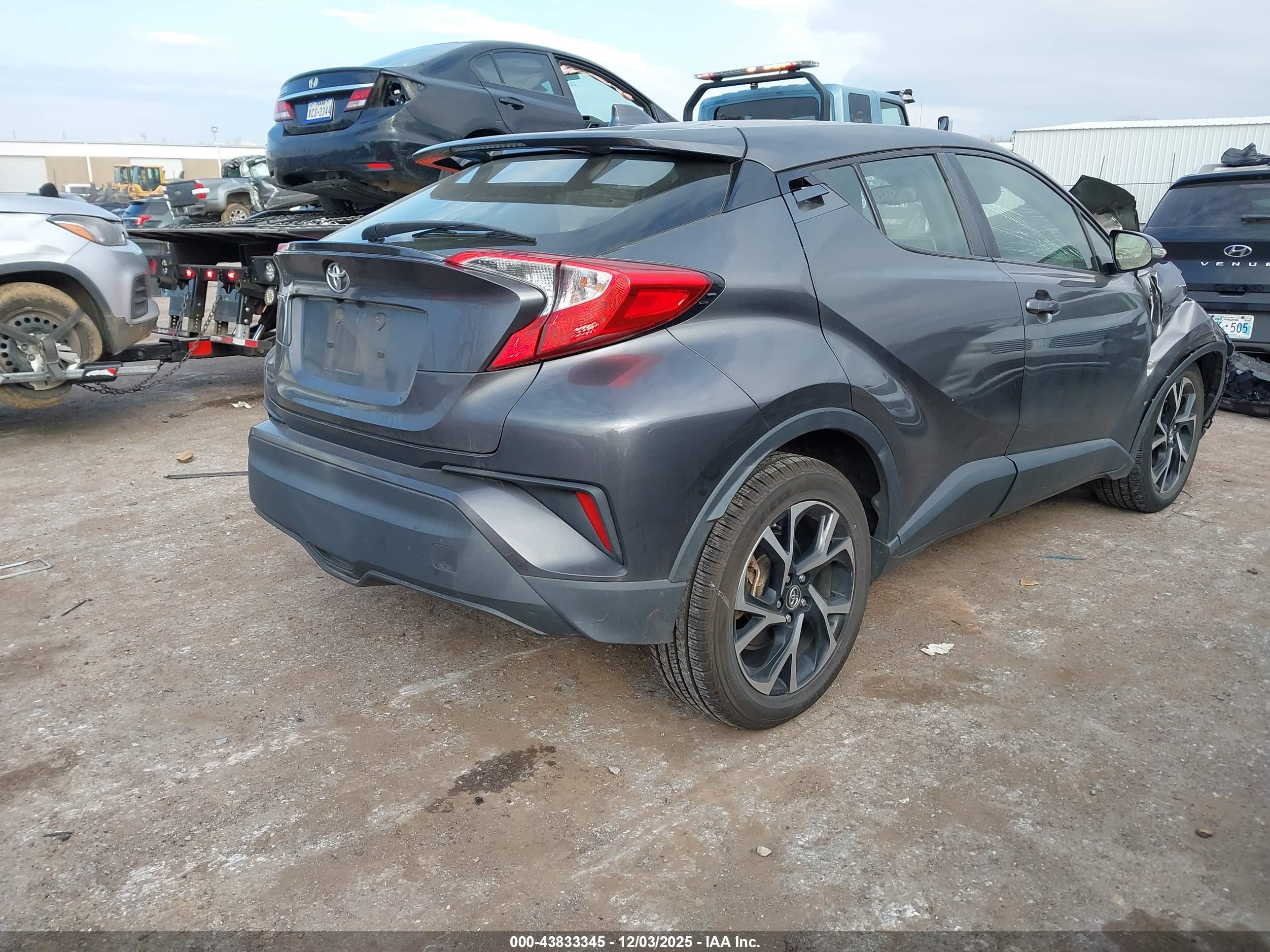 TOYOTA C-HR image 4