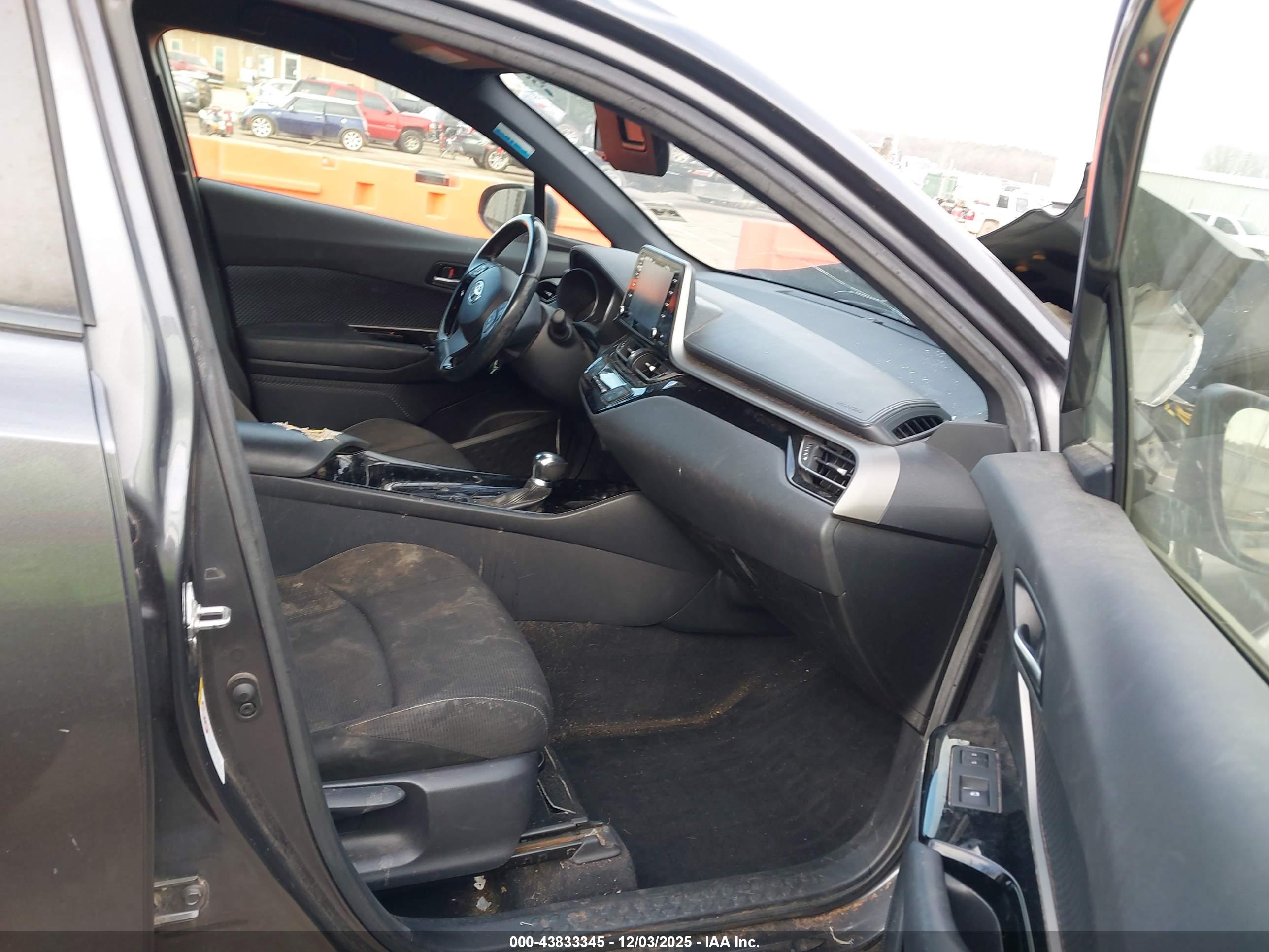 TOYOTA C-HR image 5