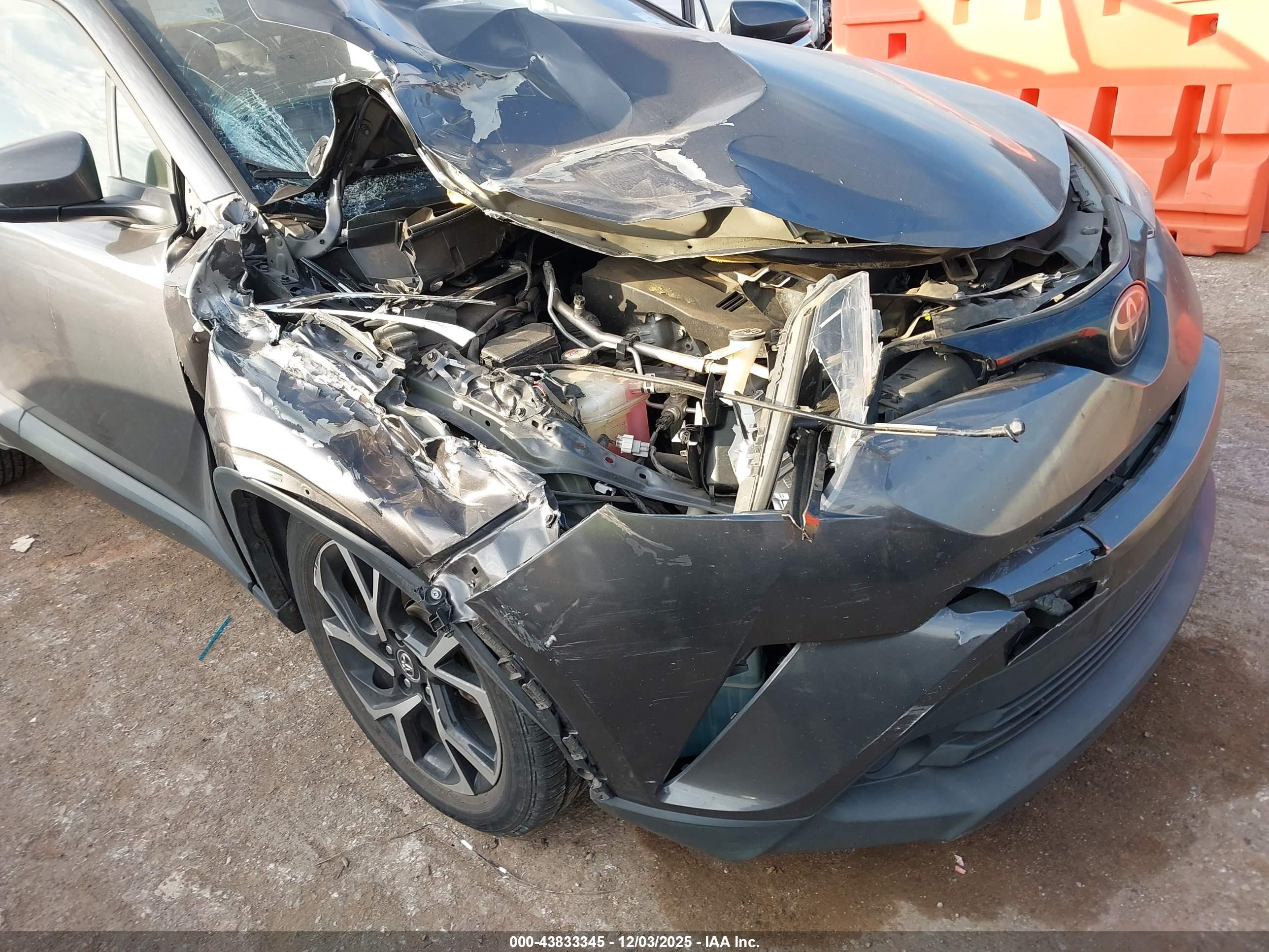 TOYOTA C-HR image 6