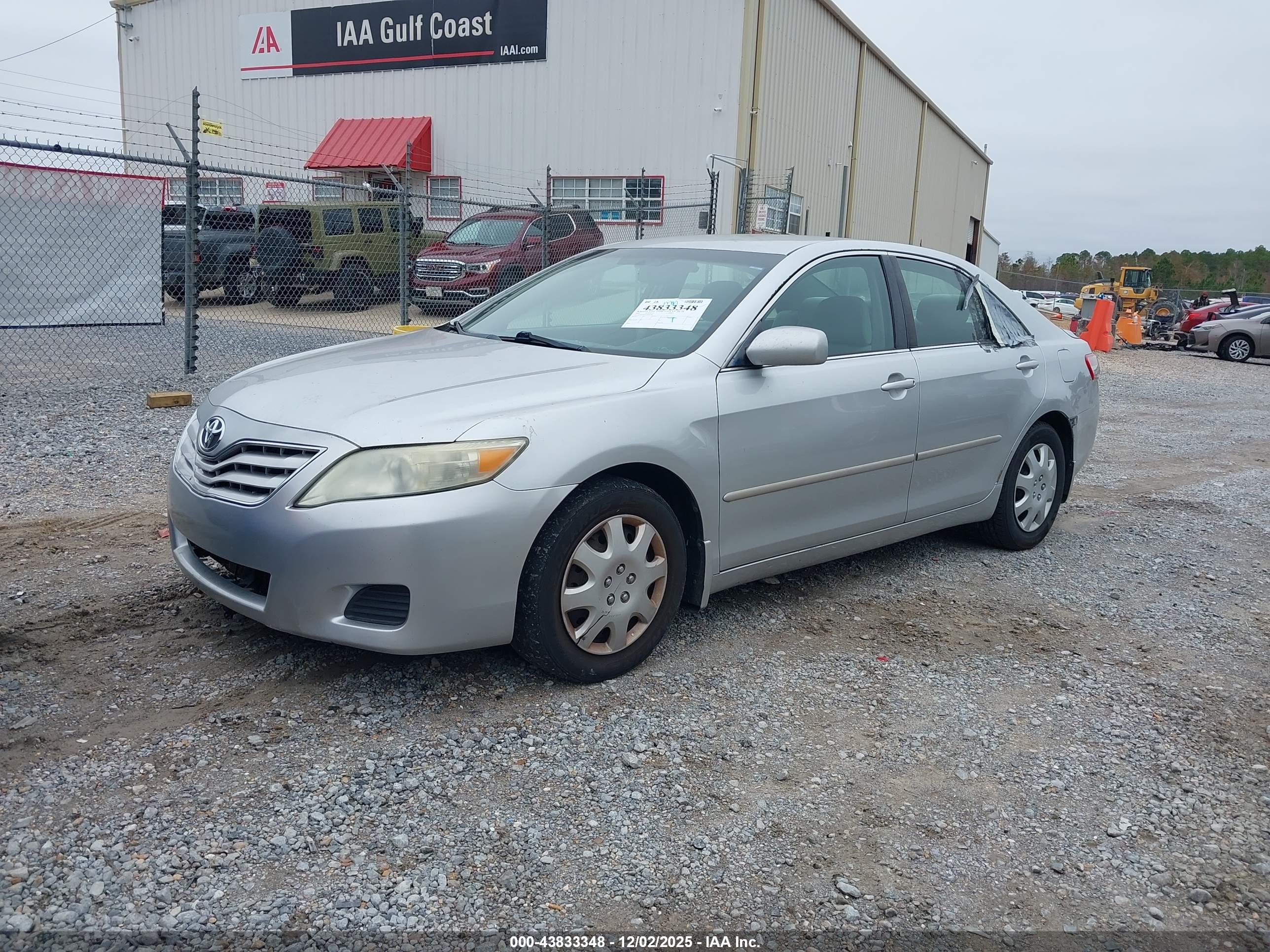 TOYOTA CAMRY image 2