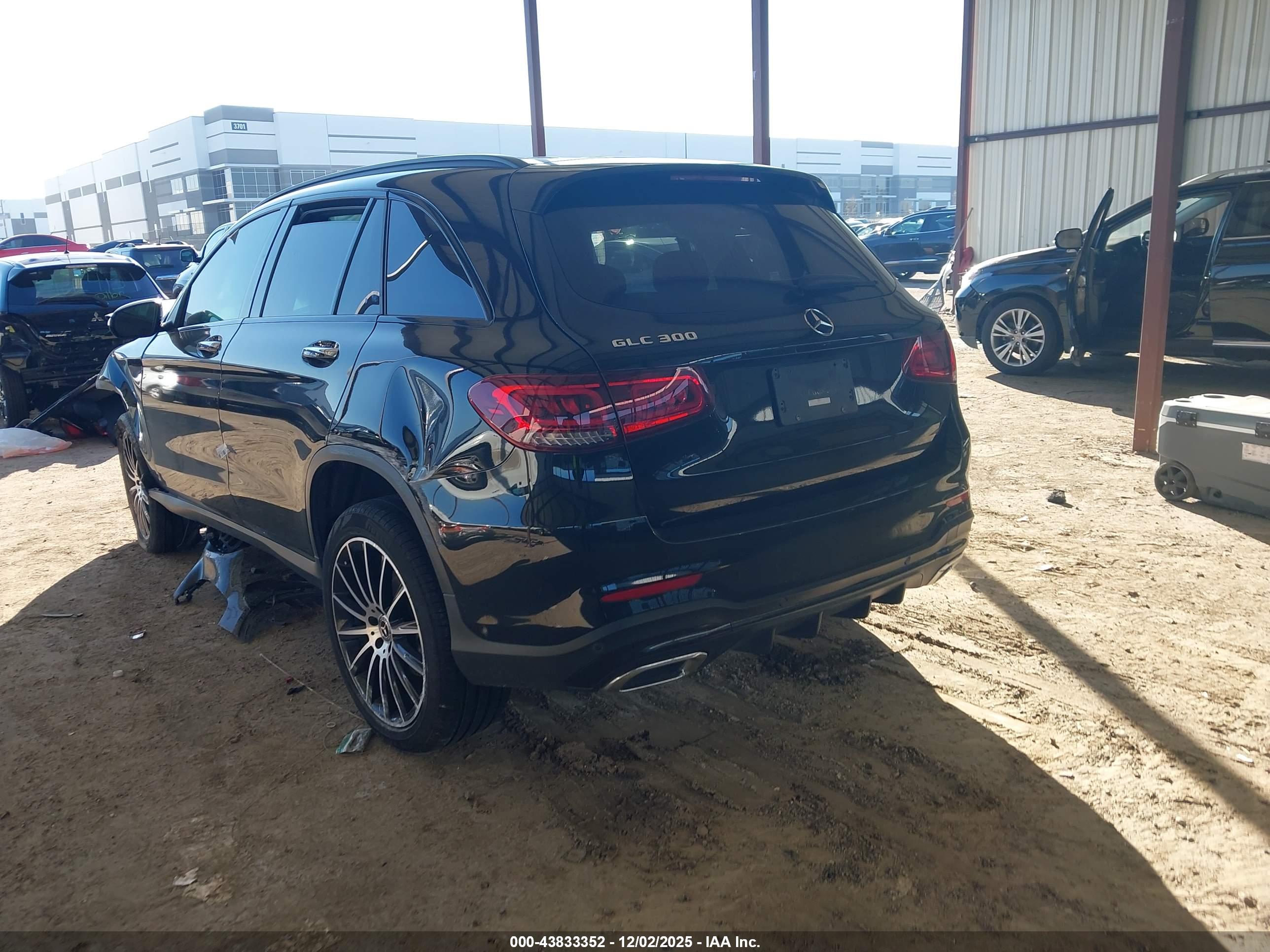 MERCEDES-BENZ GLC image 3