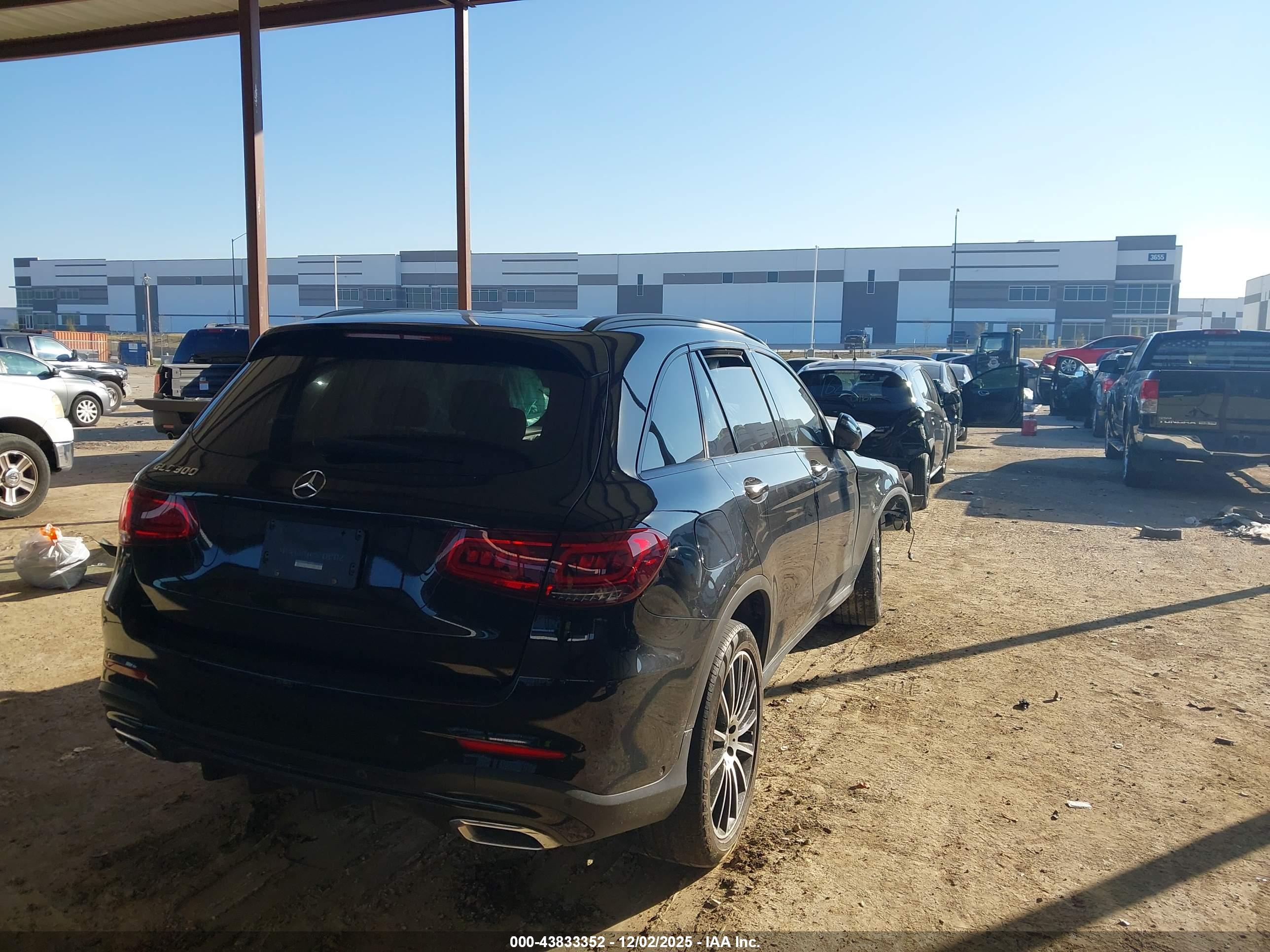 MERCEDES-BENZ GLC image 4