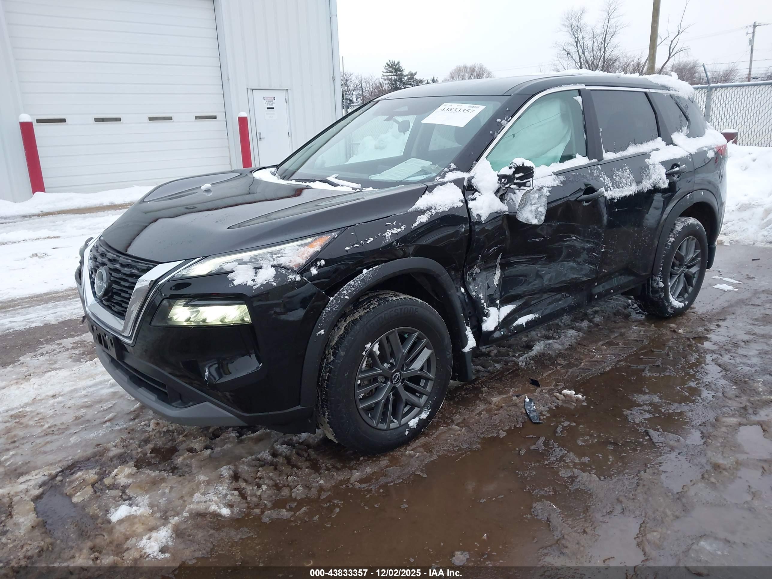 NISSAN ROGUE image 2