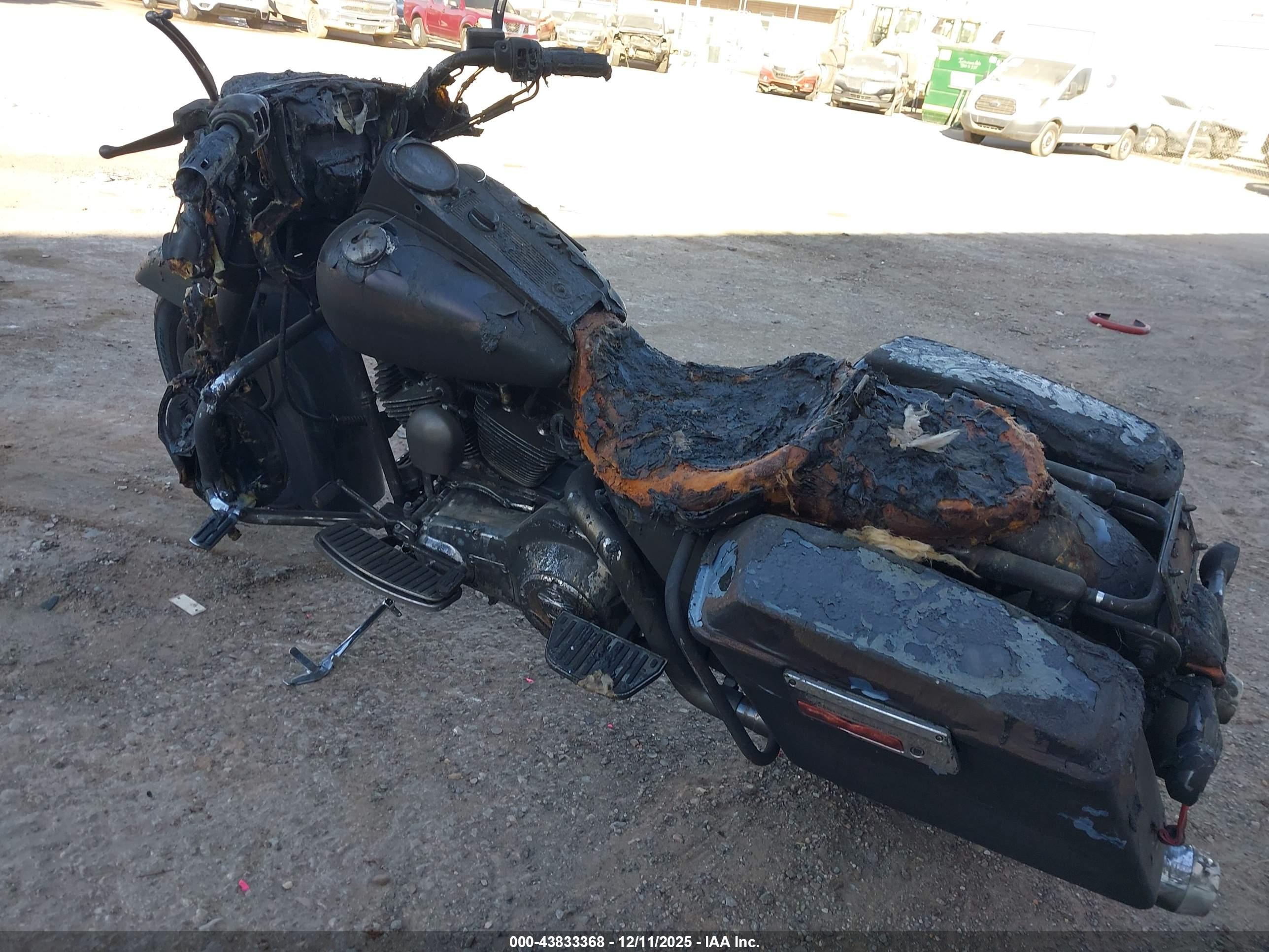 HARLEY-DAVIDSON FLHPI image 3