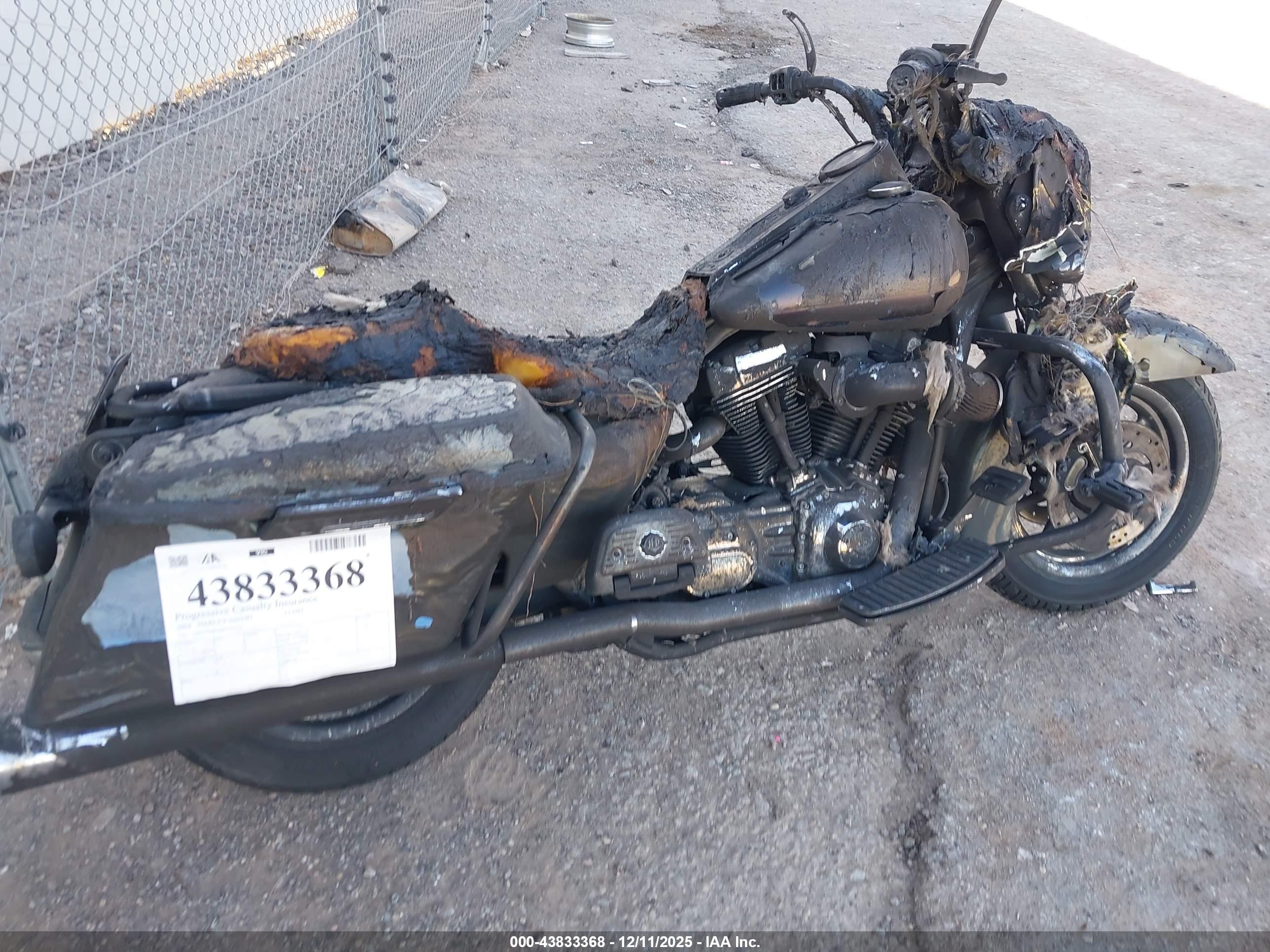 HARLEY-DAVIDSON FLHPI image 4