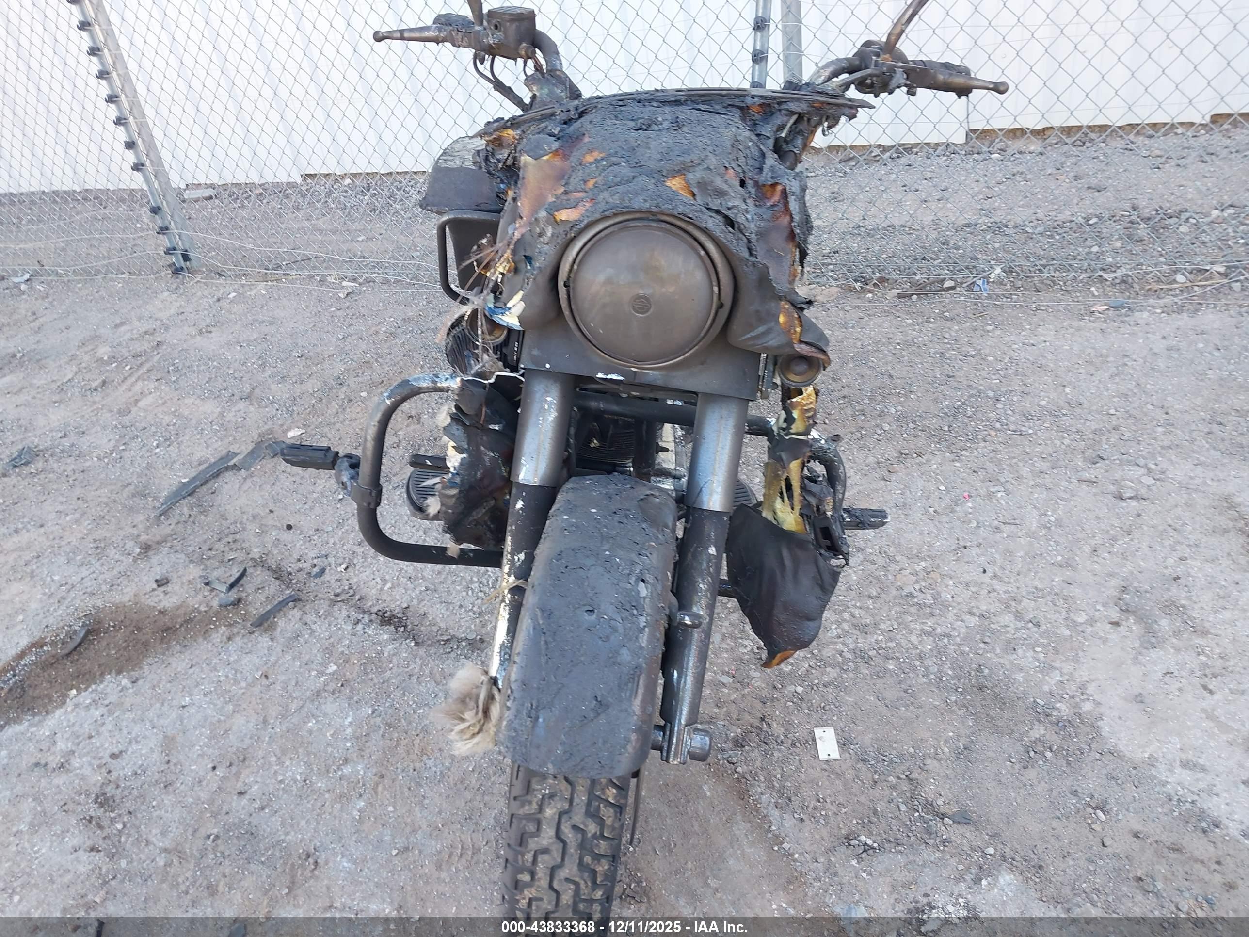 HARLEY-DAVIDSON FLHPI image 5
