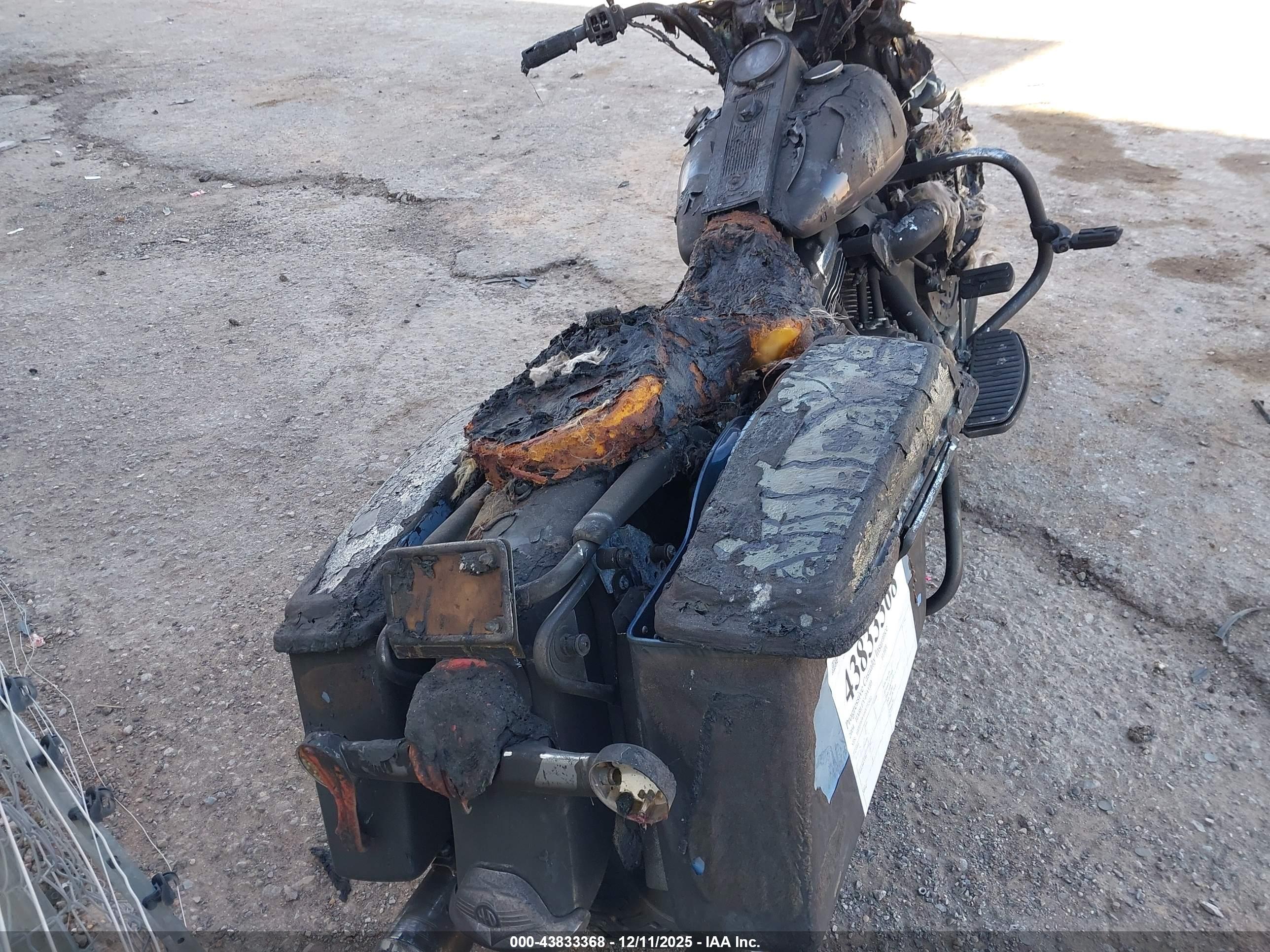 HARLEY-DAVIDSON FLHPI image 6