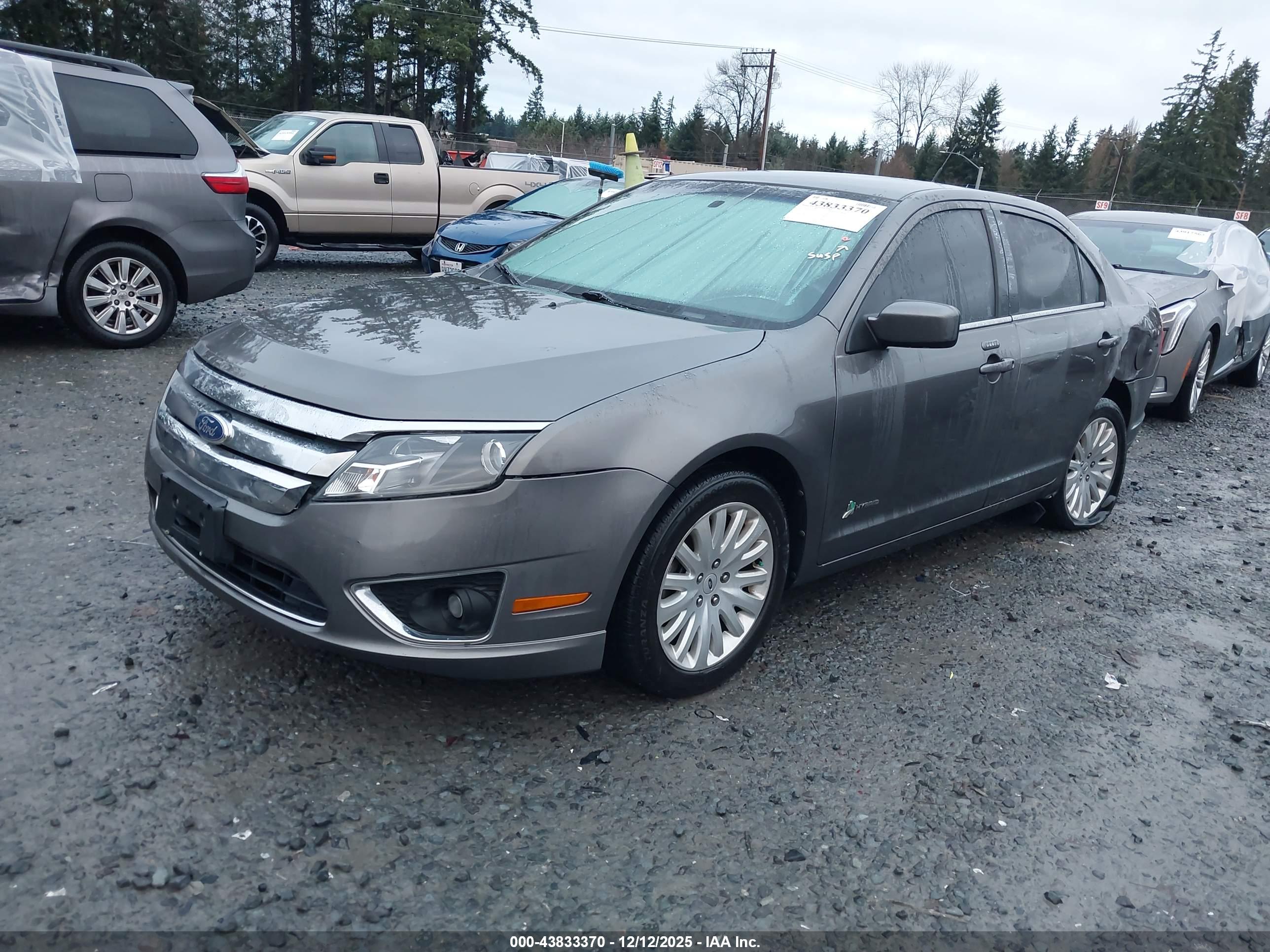 FORD FUSION image 2