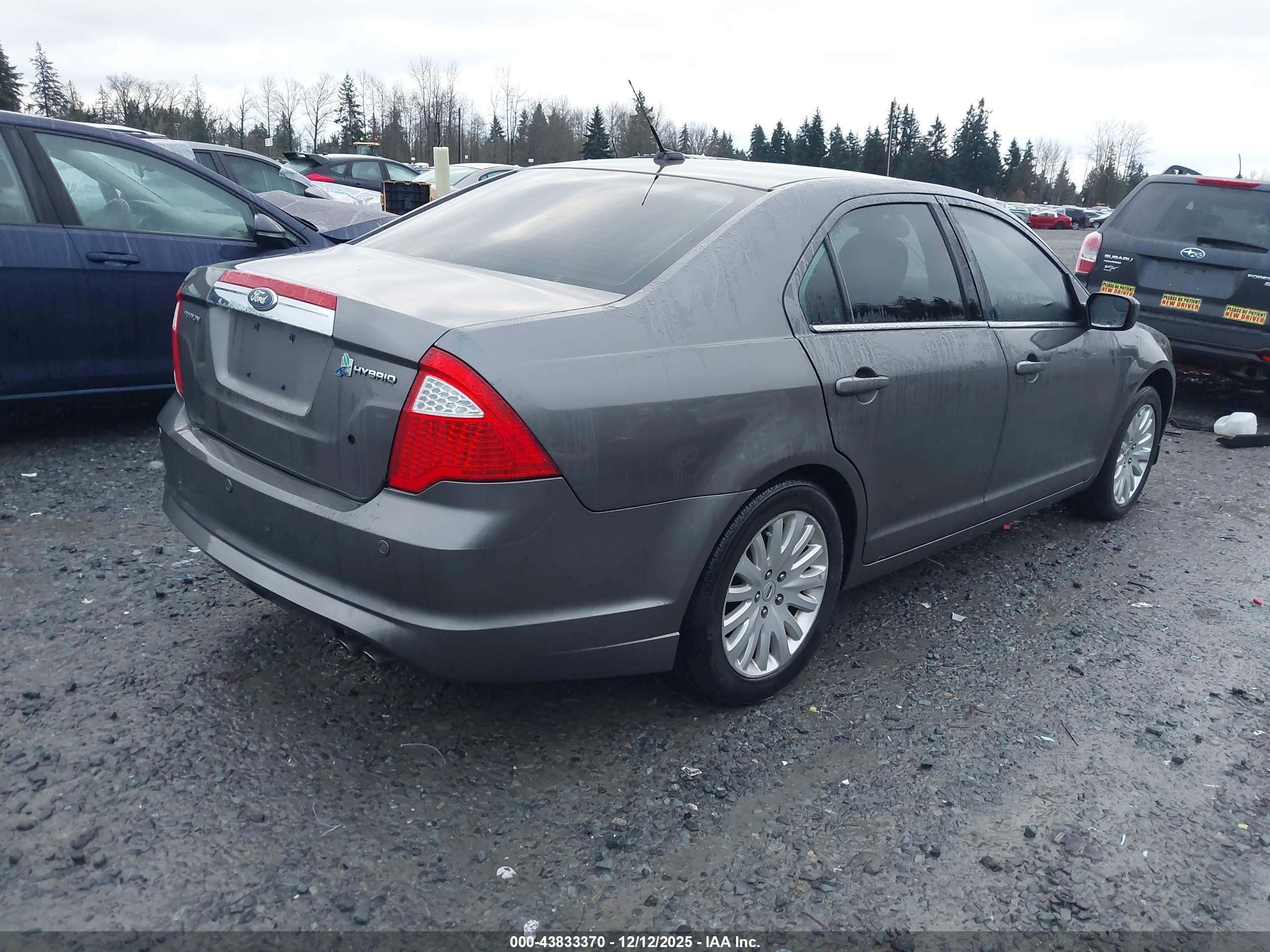 FORD FUSION image 4