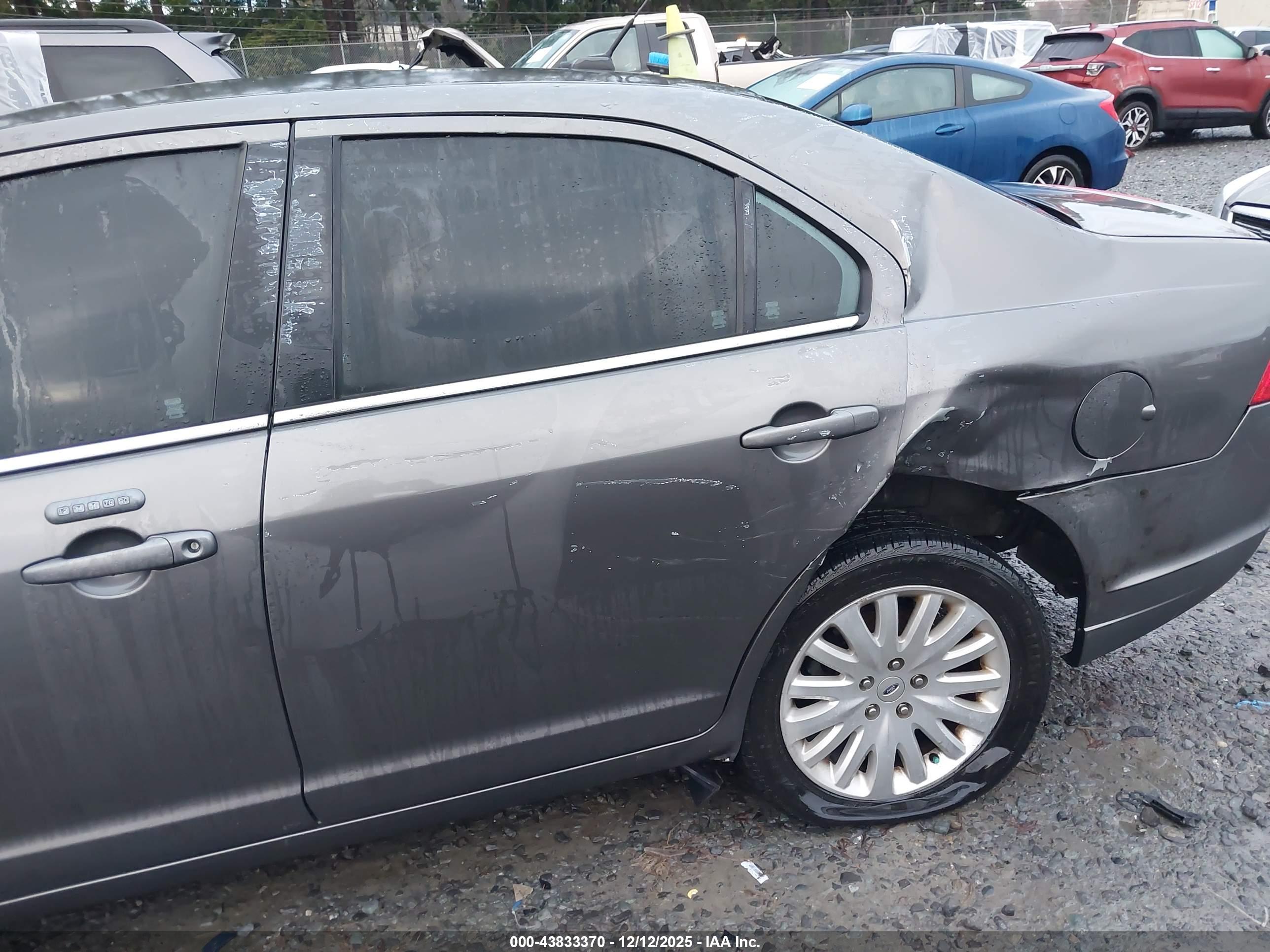 FORD FUSION image 6
