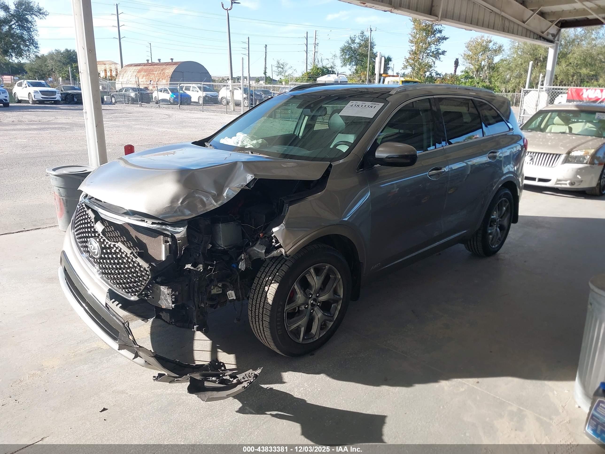 KIA SORENTO image 2