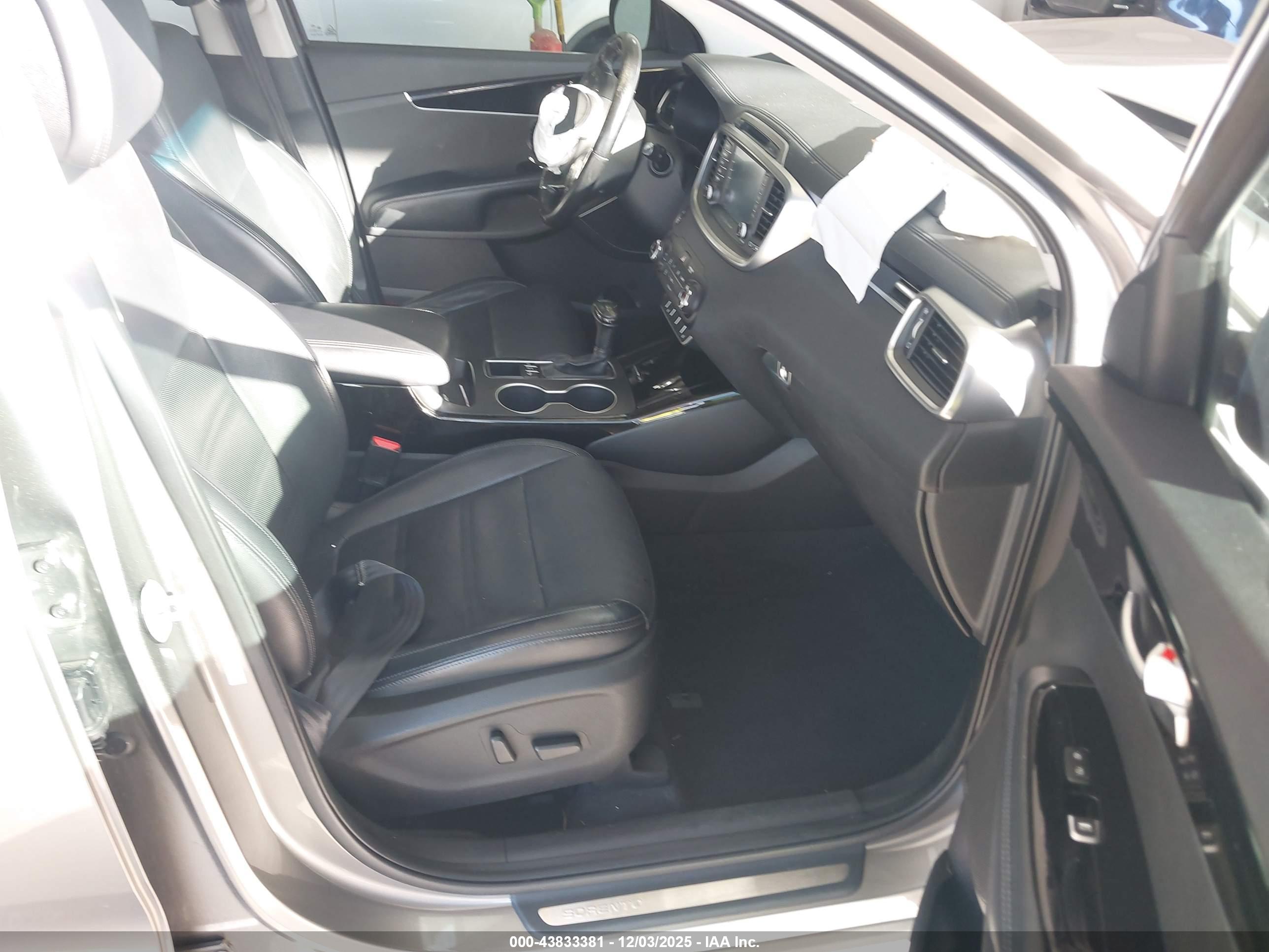 KIA SORENTO image 5