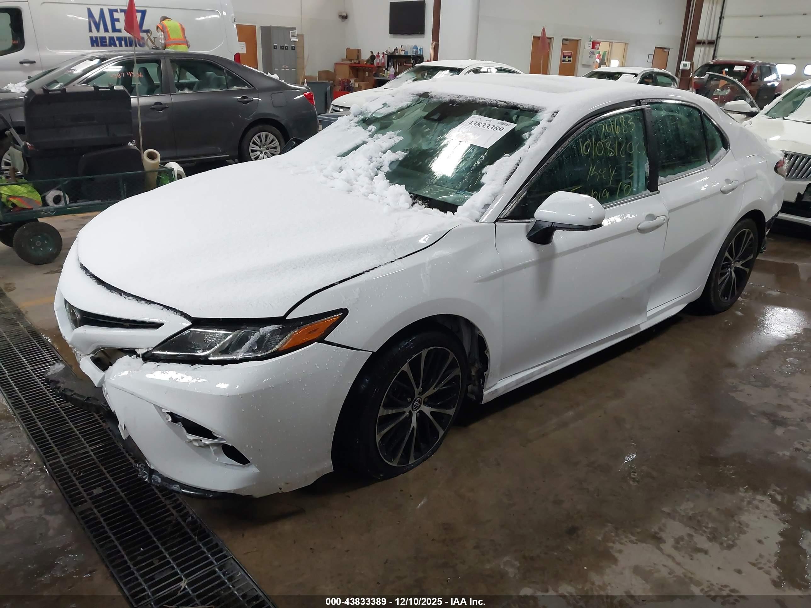 TOYOTA CAMRY image 2