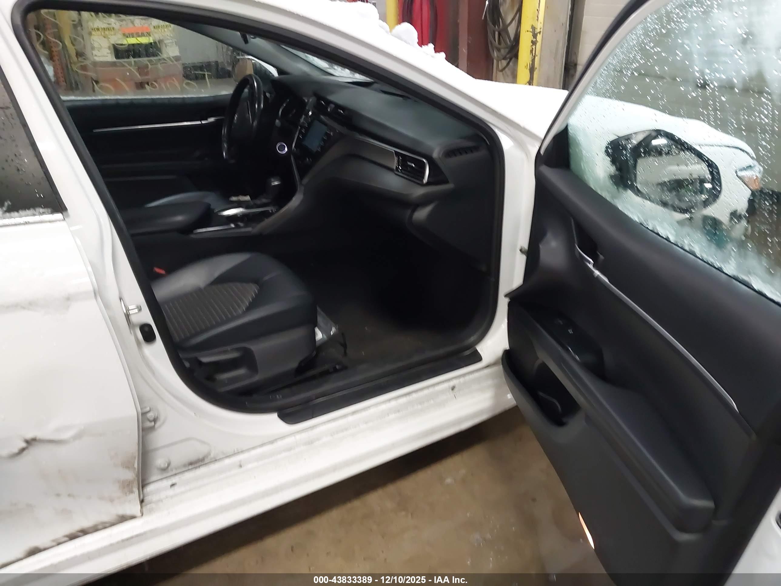 TOYOTA CAMRY image 5