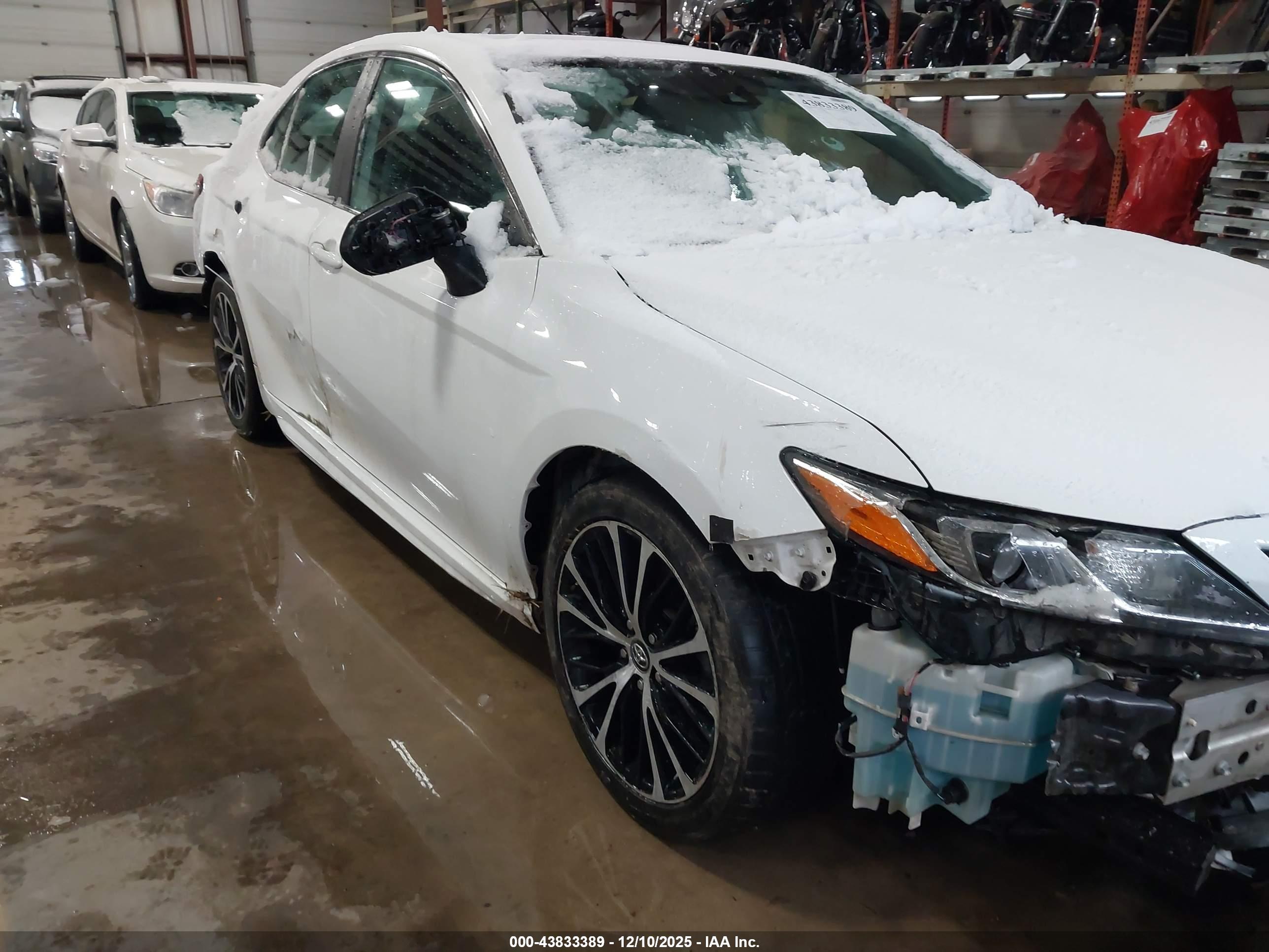 TOYOTA CAMRY image 6