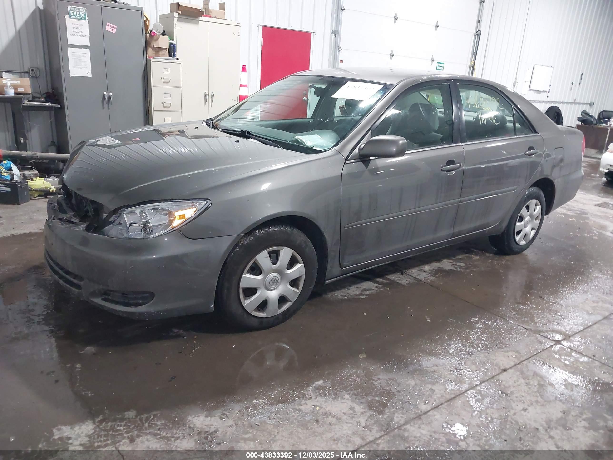 TOYOTA CAMRY image 2